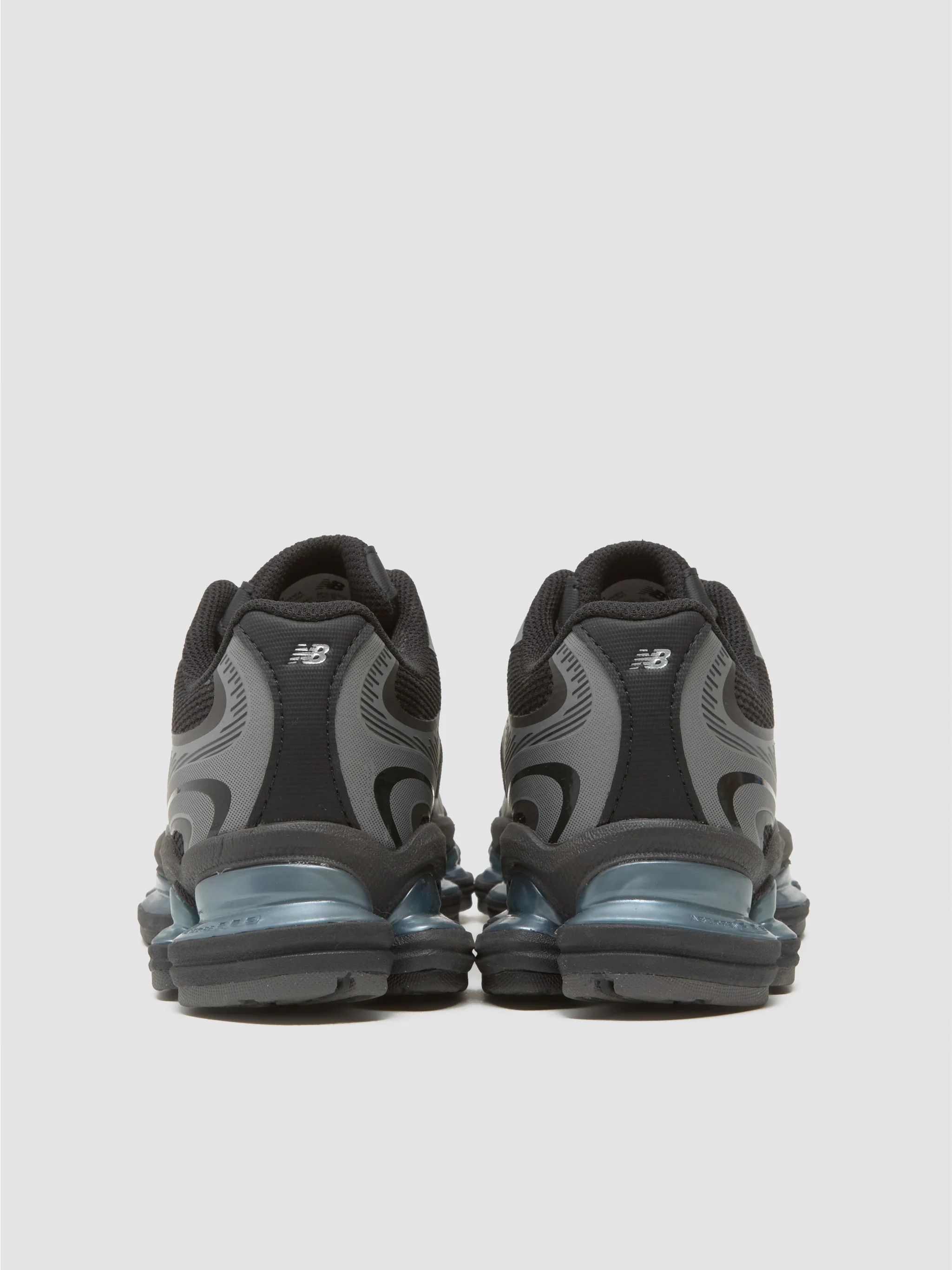 Abzorb 2000 Sneaker in Black & Dark Silver Metallic - Image 4