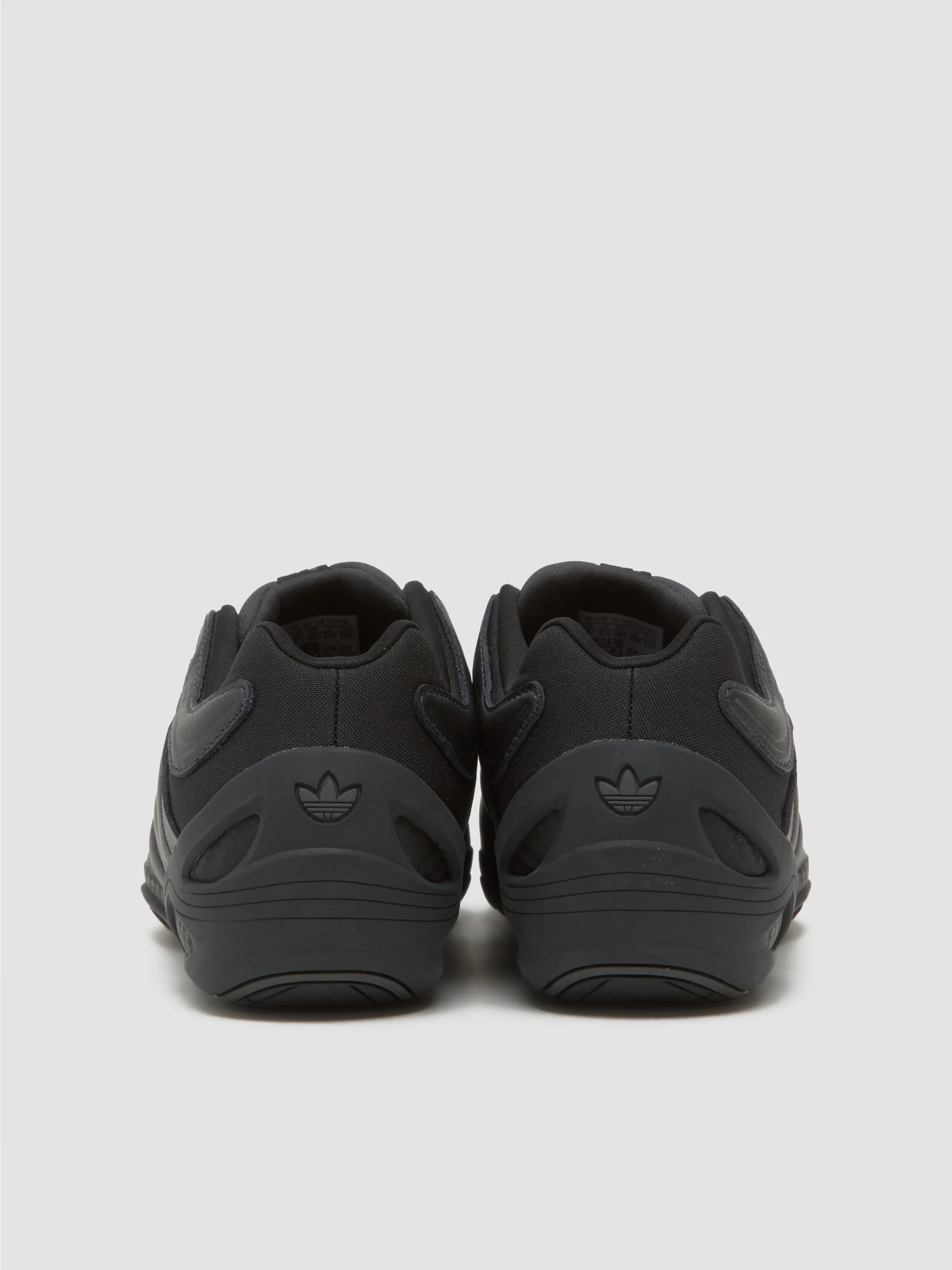 Adiracer GT Sneaker in Core Black & Carbon - Image 4