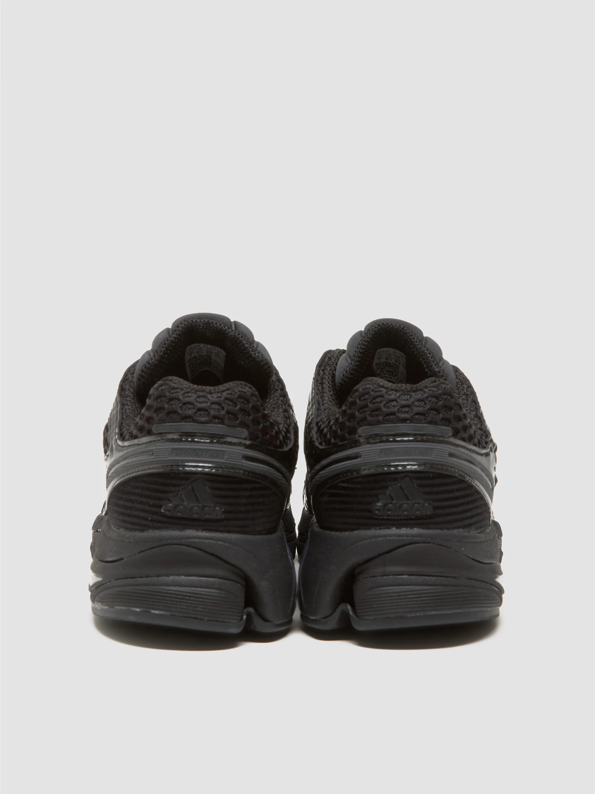 Adistar Control 5 Sneaker in Black & Carbon - Image 4