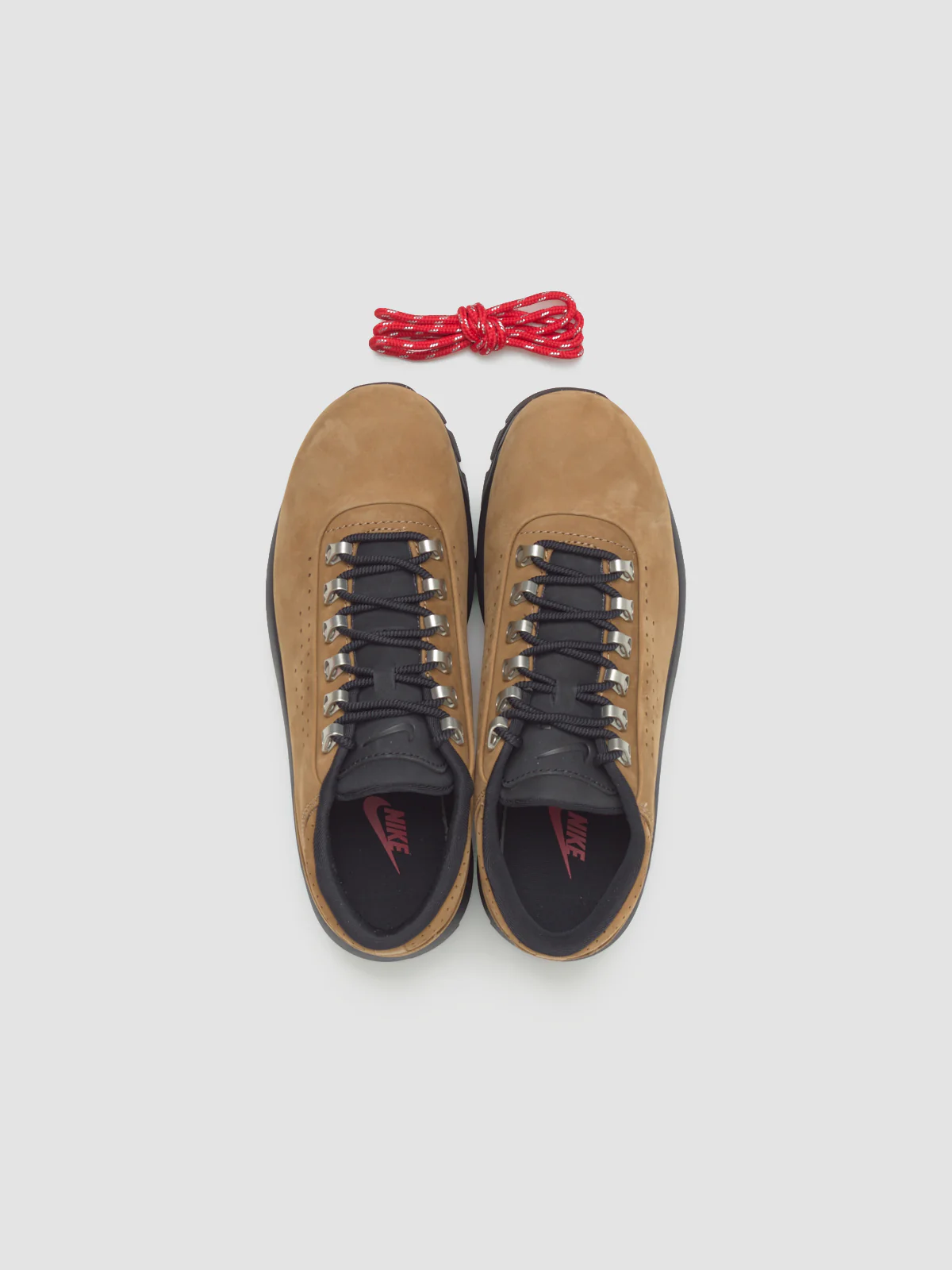 Air Max Goadome Low SP Sneaker in Taupe & University Red - Image 3