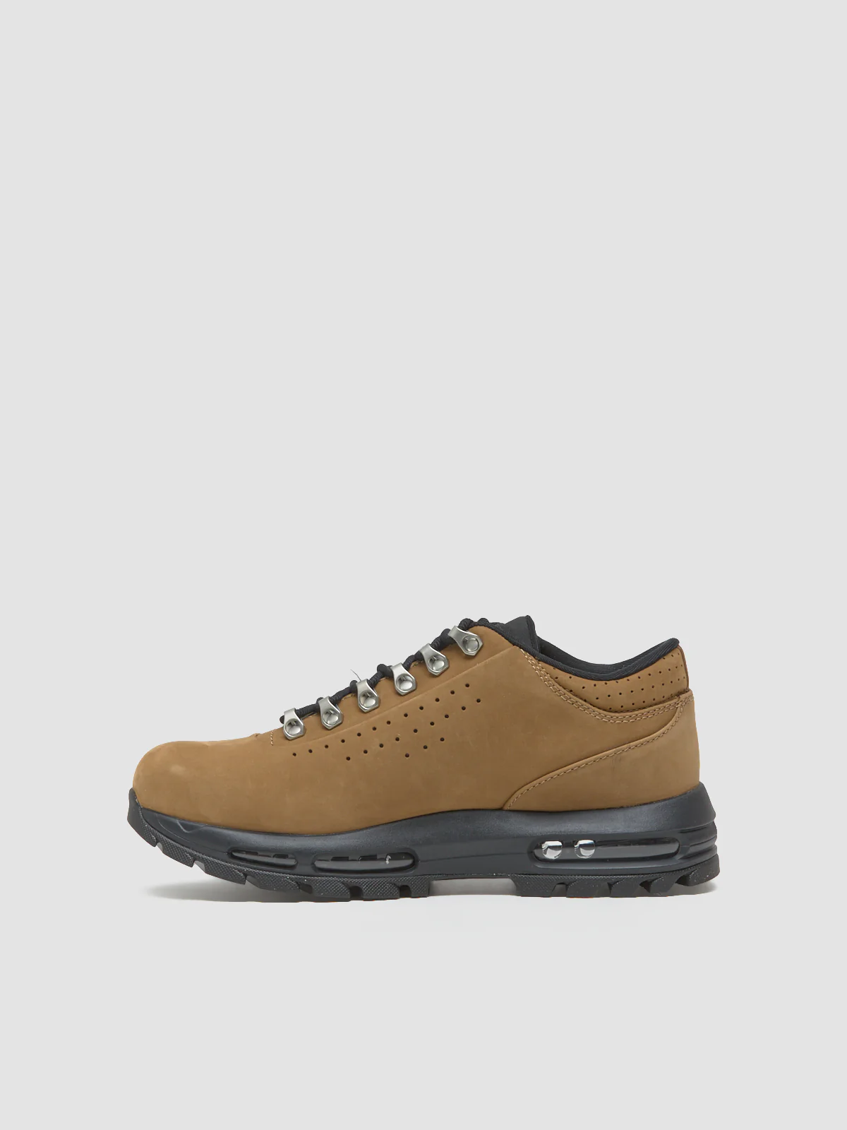 Air Max Goadome Low SP Sneaker in Taupe & University Red - Image 6