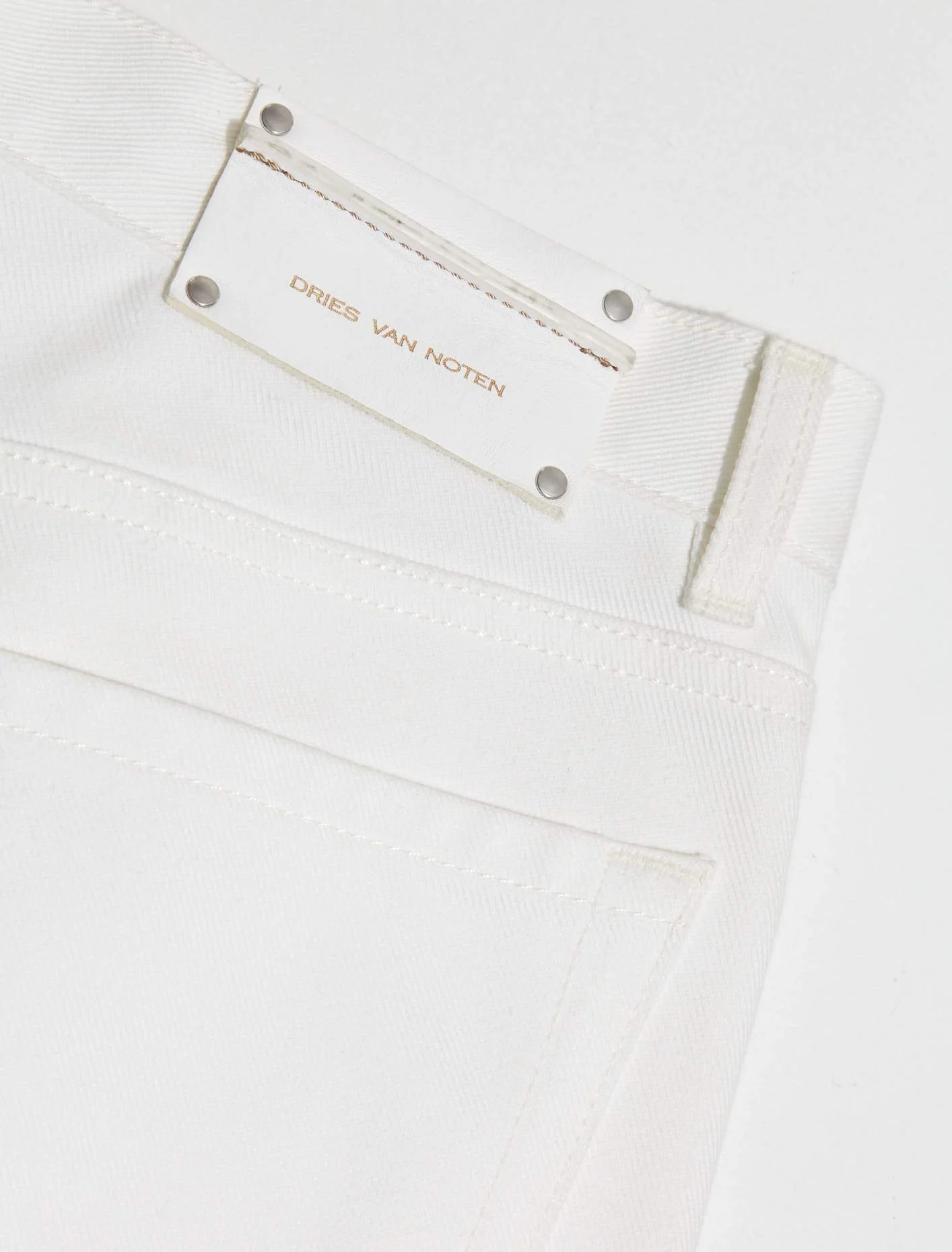 Bow Jeans in White - Image 3