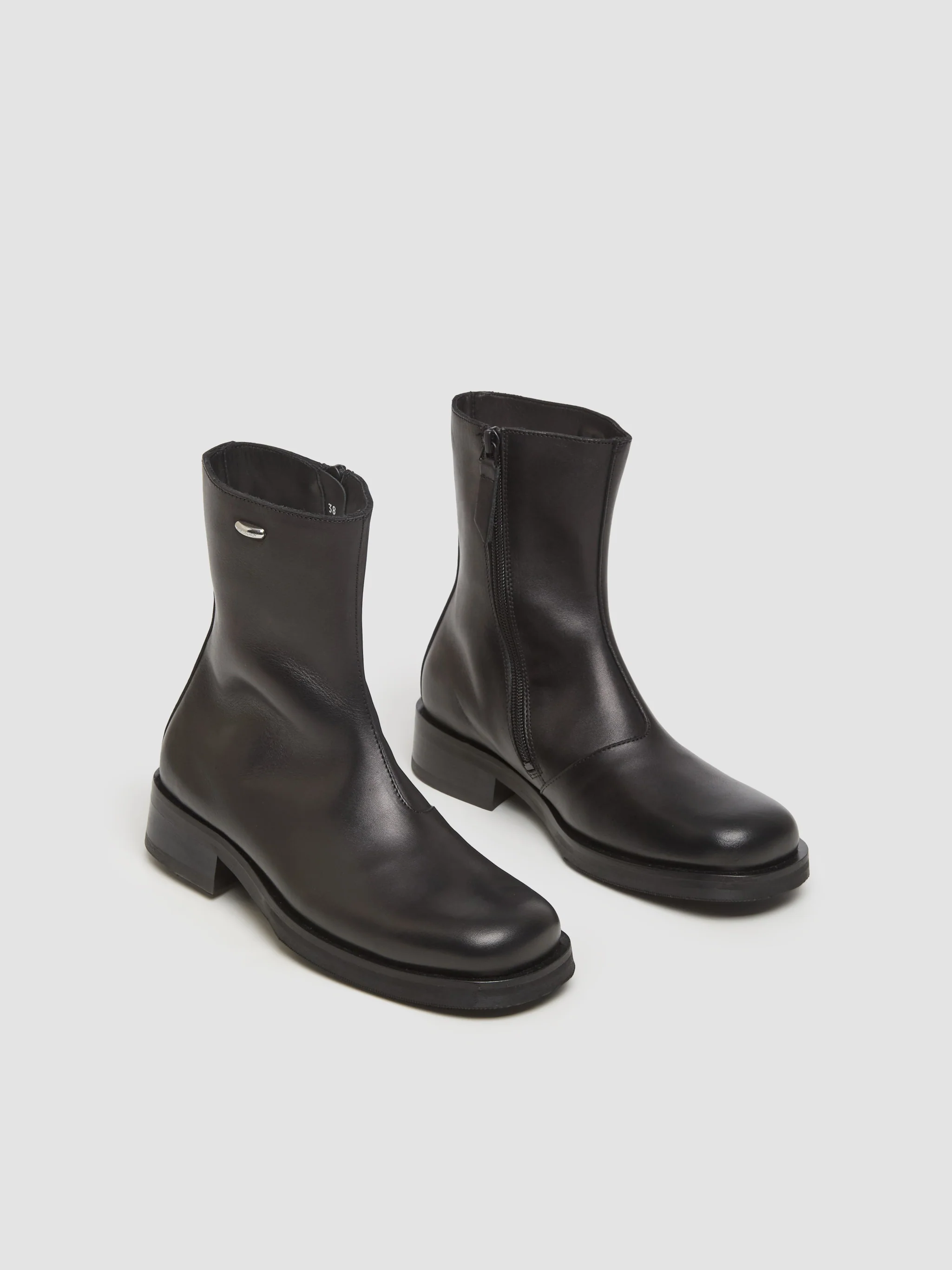 Camion Boots in Black - Image 3
