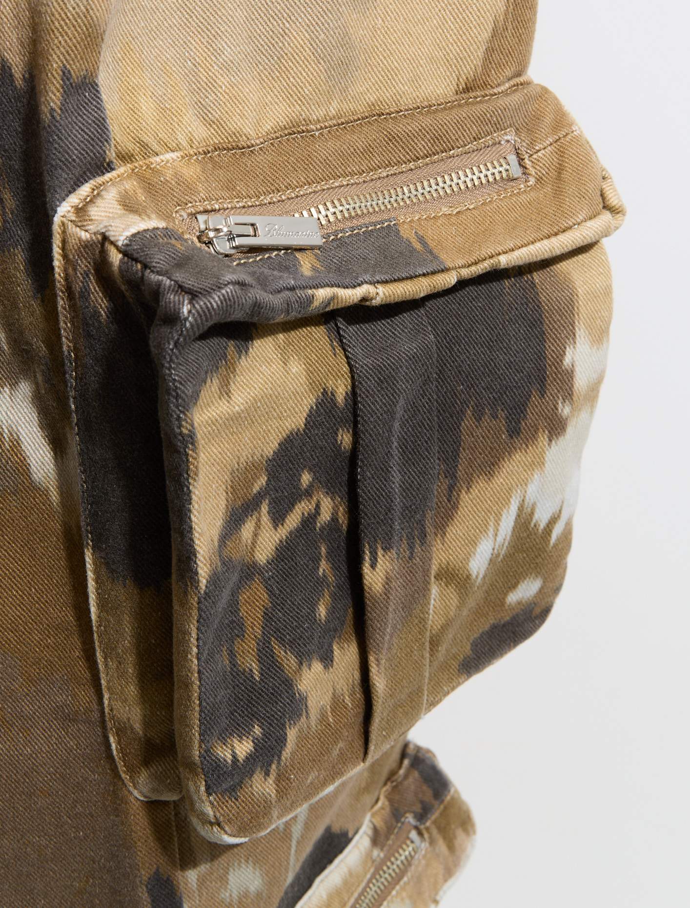 Chiné Camouflage Print Cargo Pants in Camoscio - Image 3