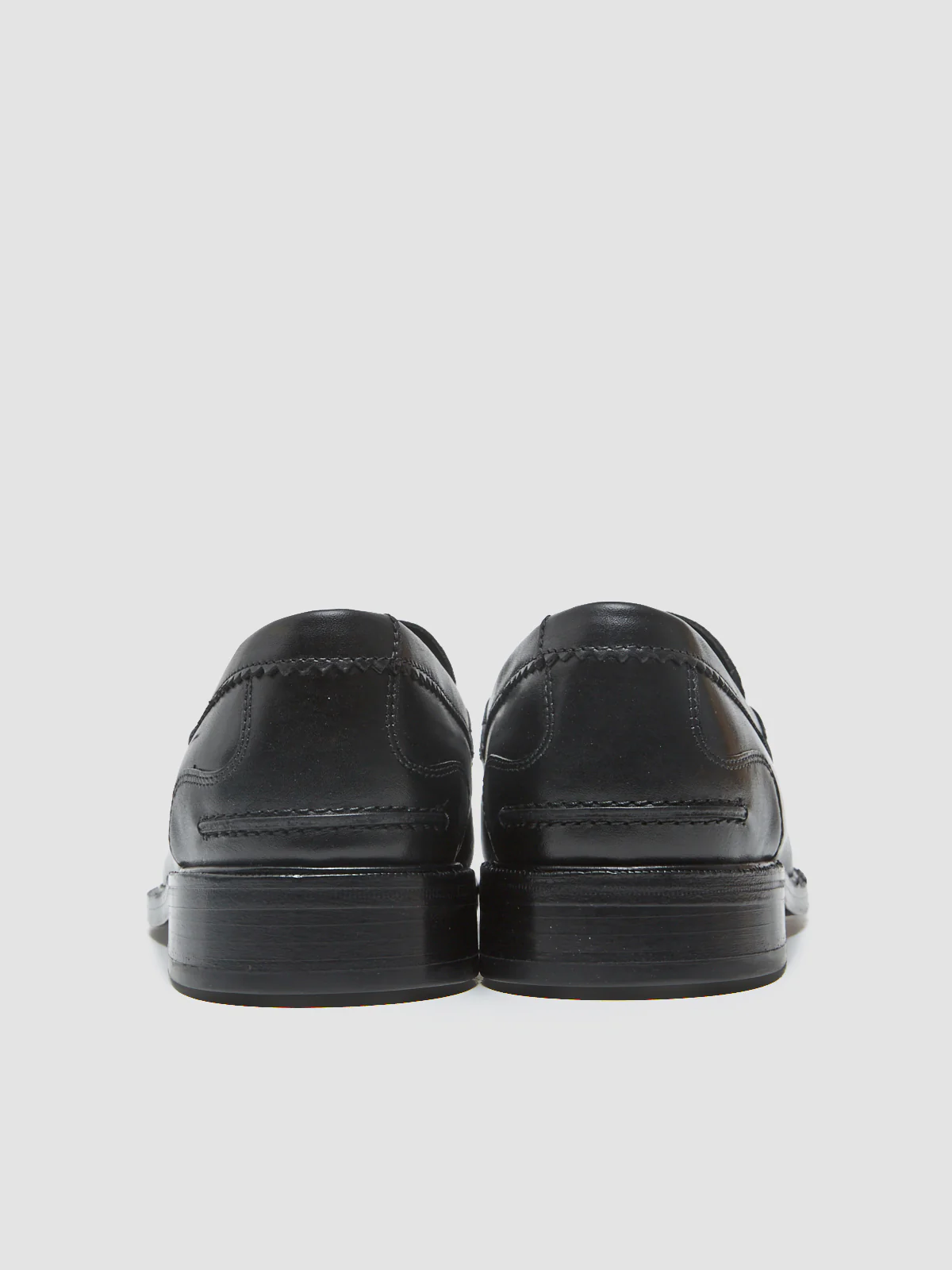 Craft James Loafers in Black - Image 5