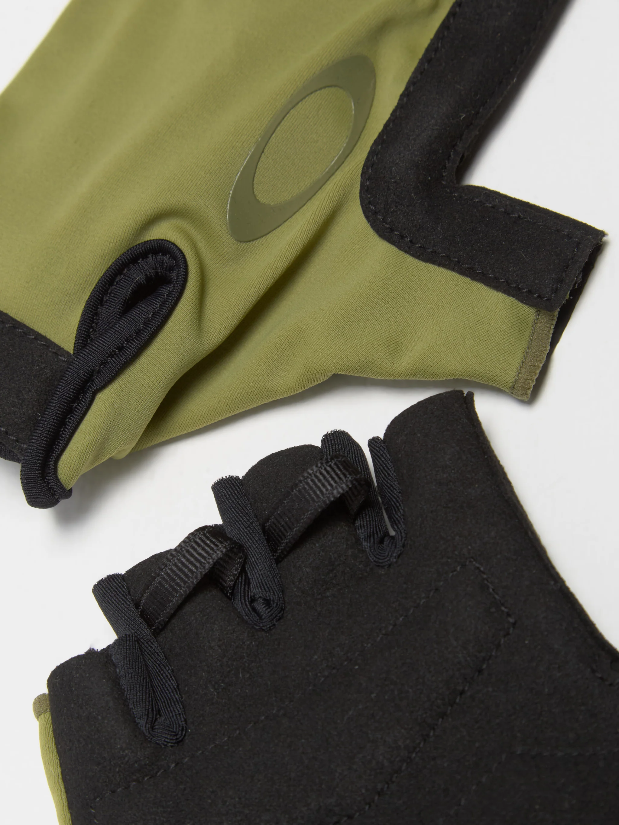Drops Road Gloves in Fern - Image 2
