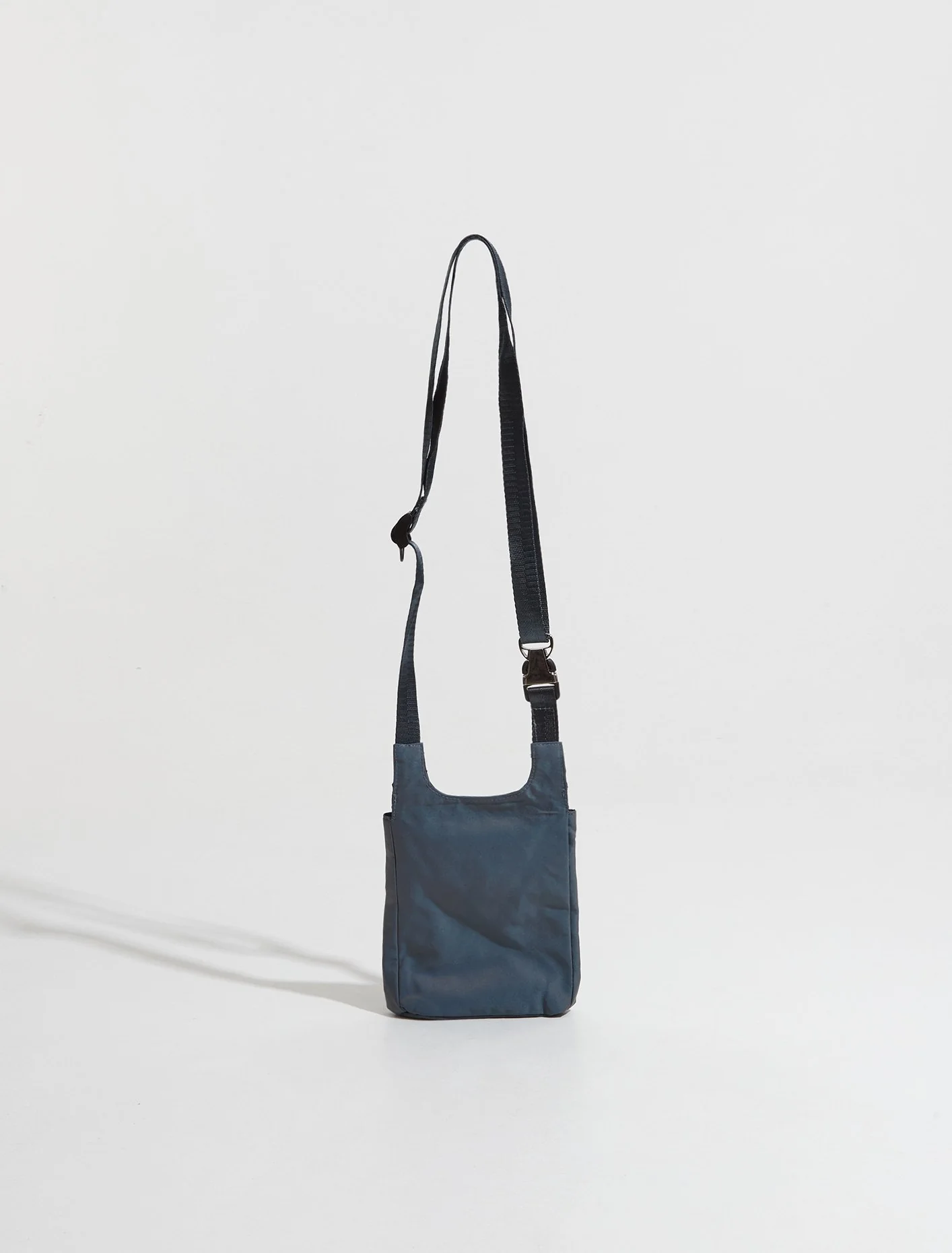Ghosting Pouch in Sea - Image 4