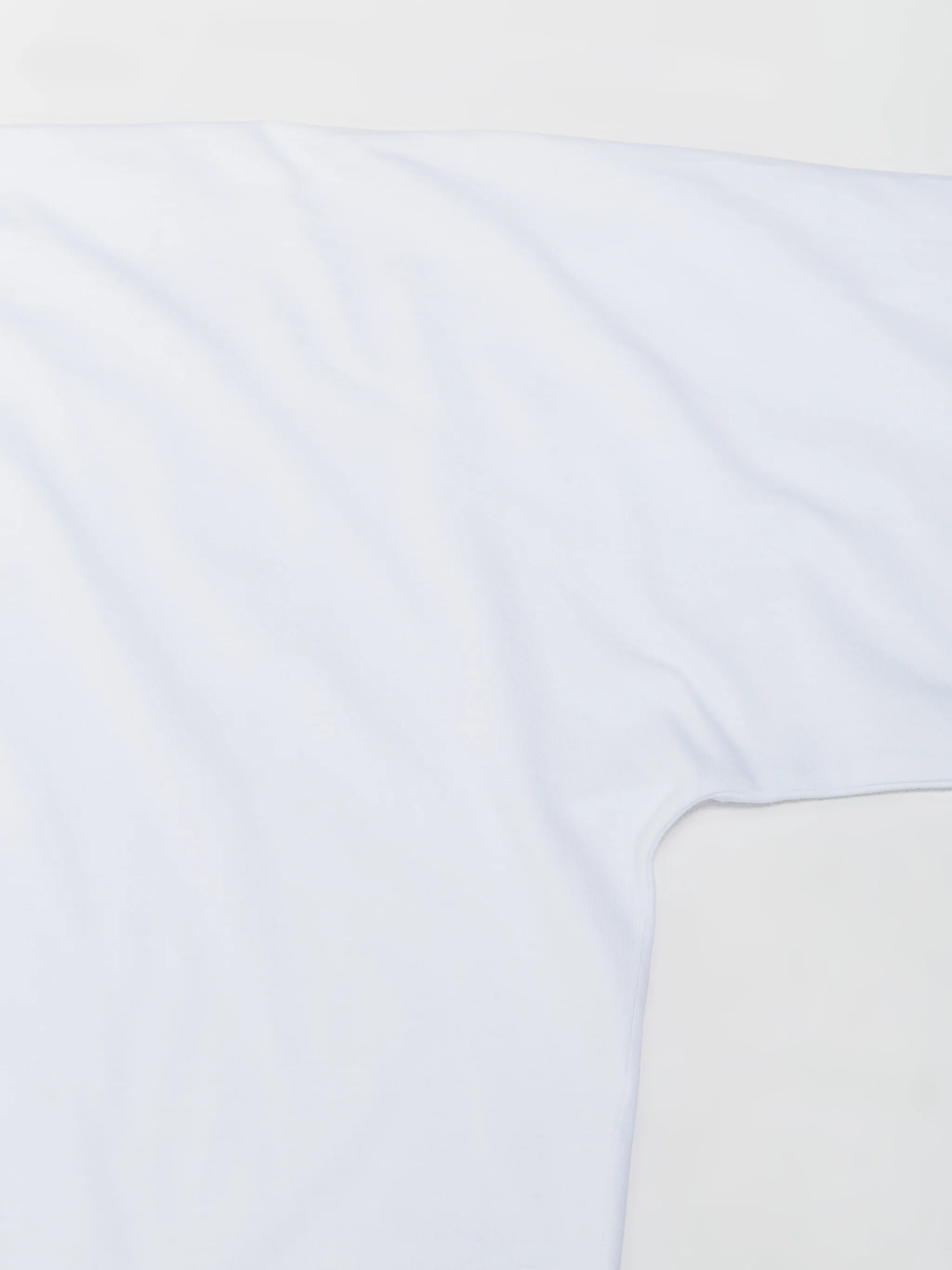 Hena T-Shirt in White - Image 3