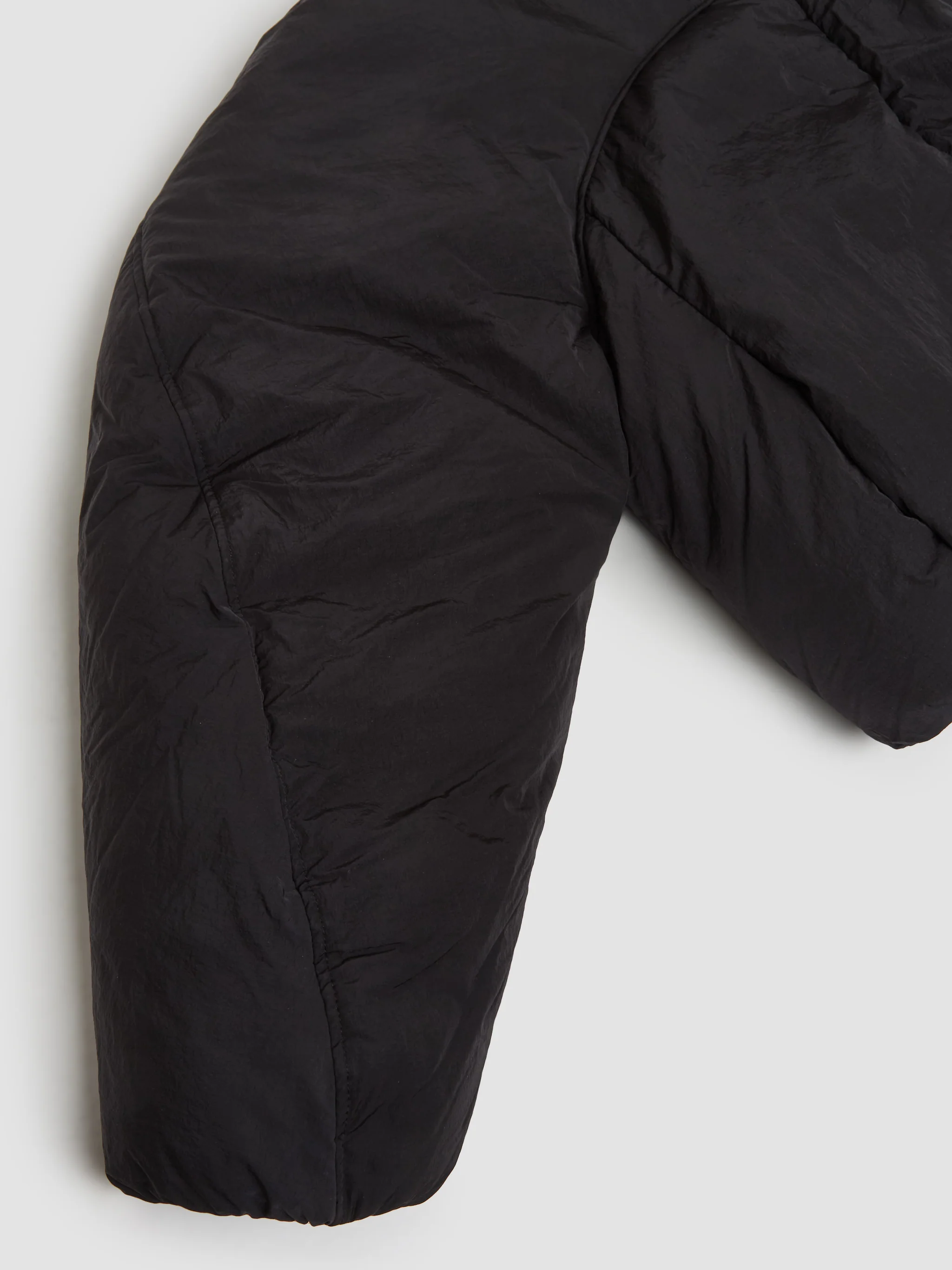 La Doudoune Courte Caraco in Black - Image 3