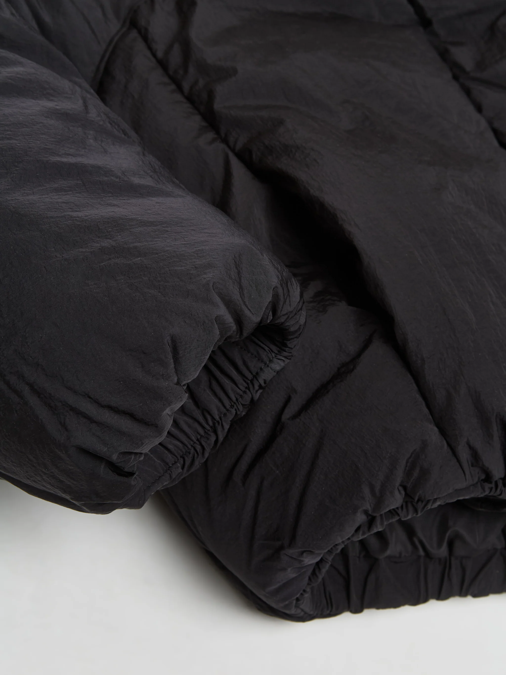 La Doudoune Courte Caraco in Black - Image 4