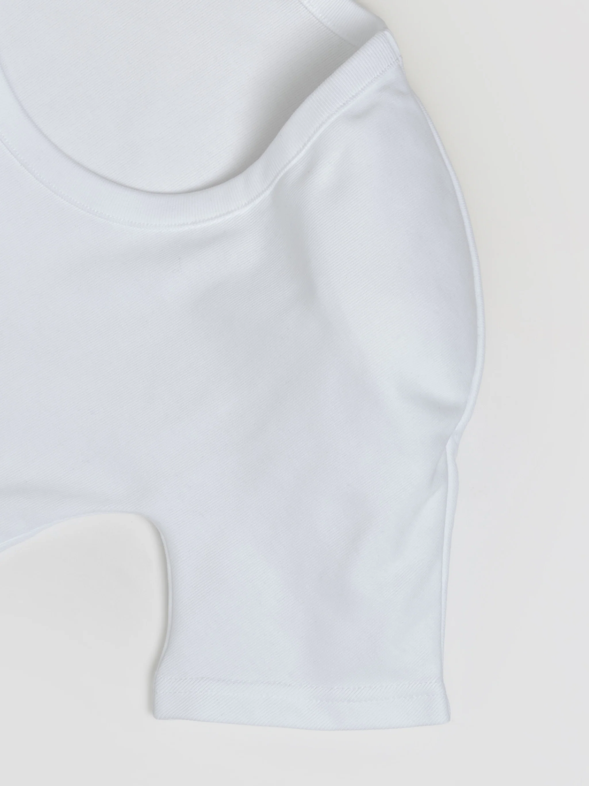 Le T-Shirt Ovalo in White - Image 5
