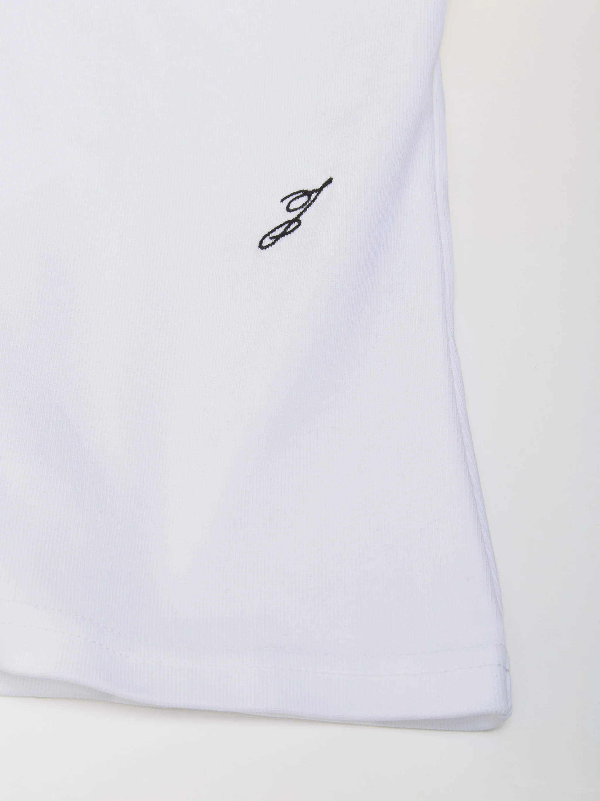 Le T-Shirt Ovalo in White - Image 6