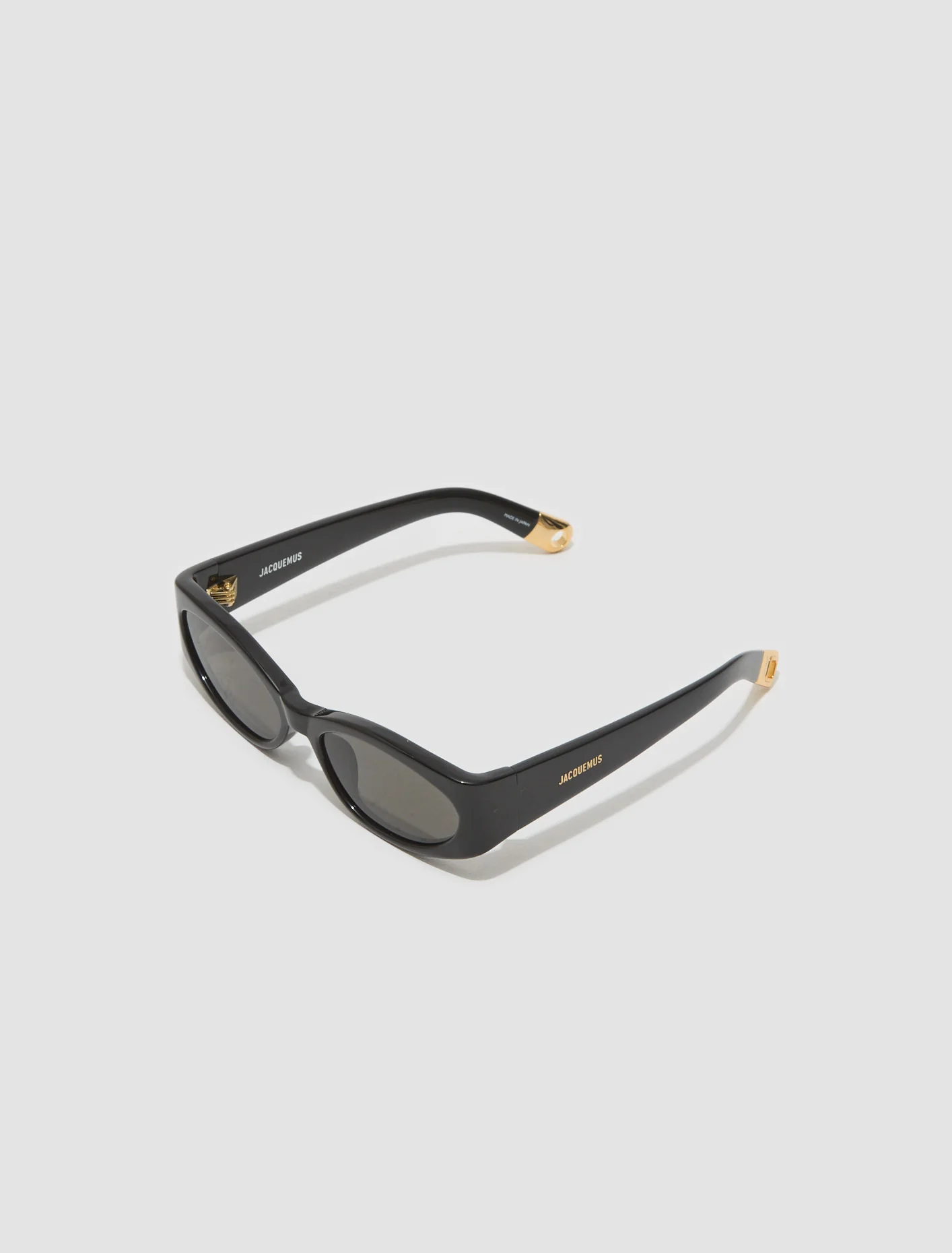 Les Lunettes Ovalo Sunglasses in Black - Image 4