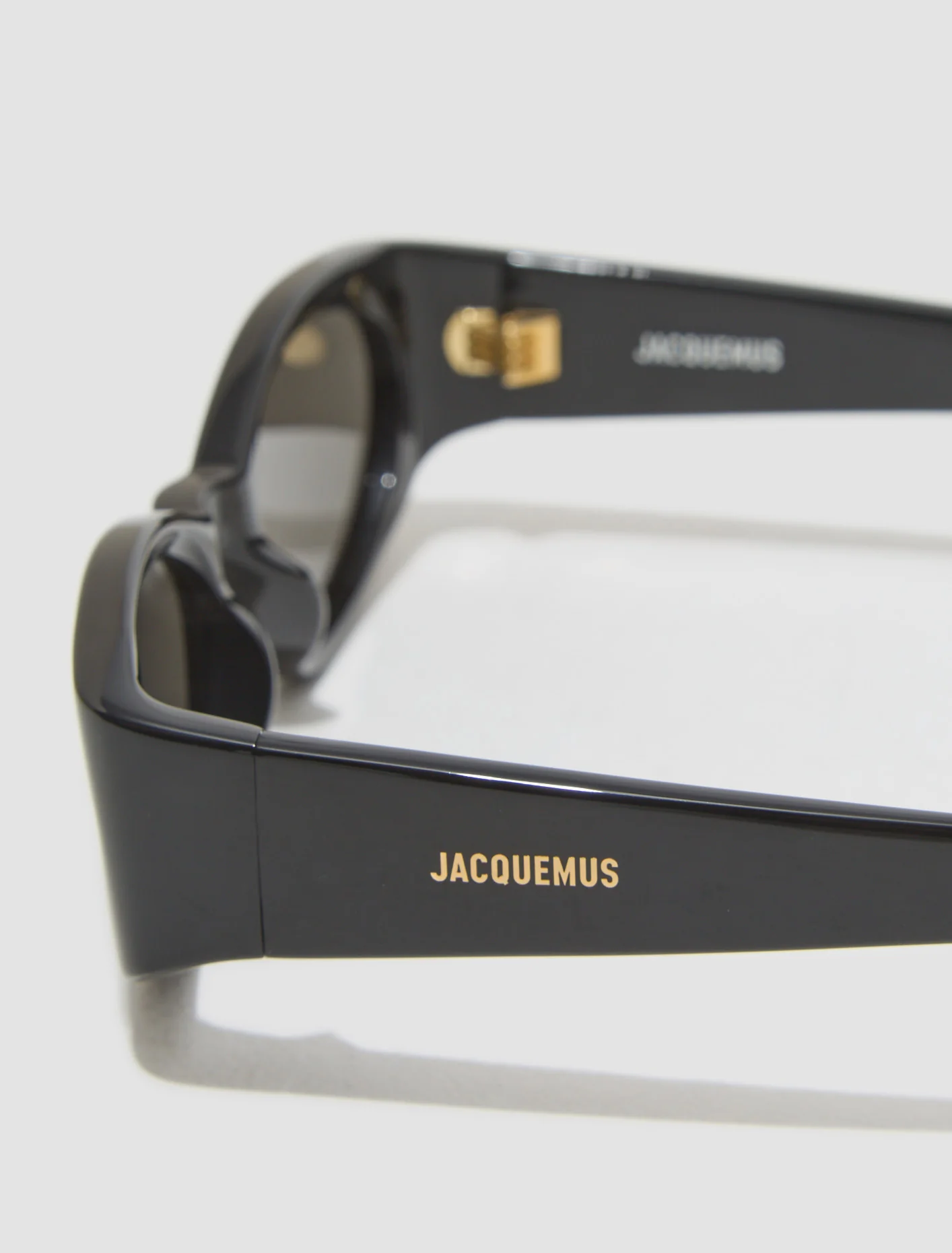Les Lunettes Ovalo Sunglasses in Black - Image 5