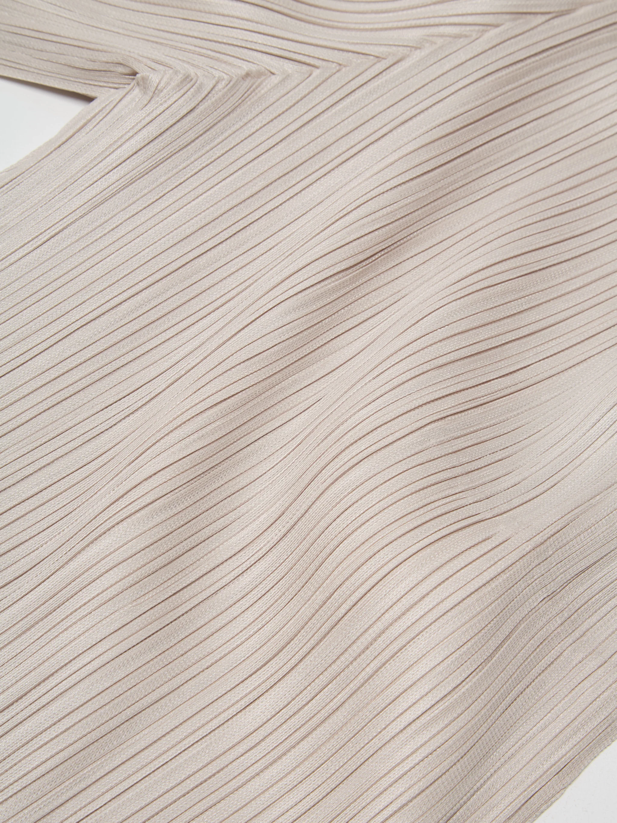 Pleated Cropped Trousers in Light Beige - Image 3