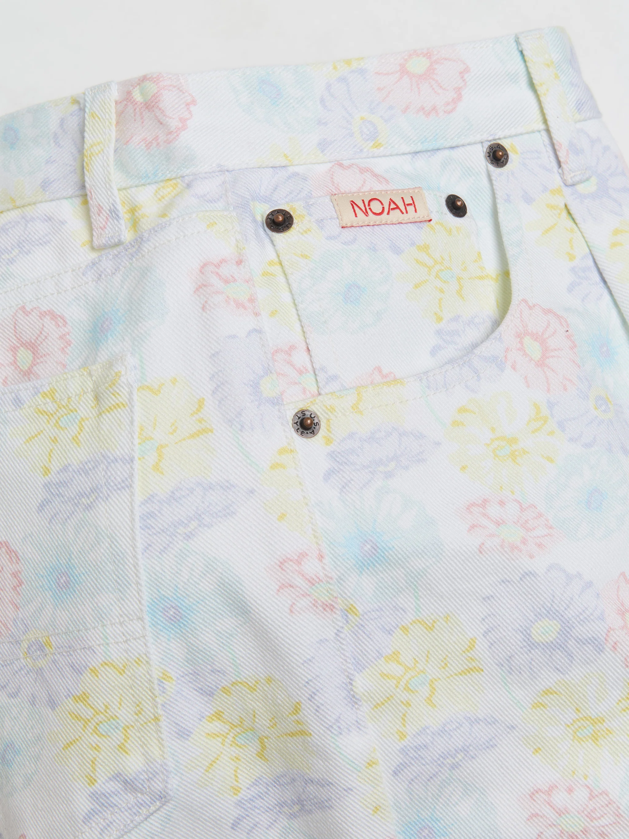 Pleated Jeans in Floral - Image 3