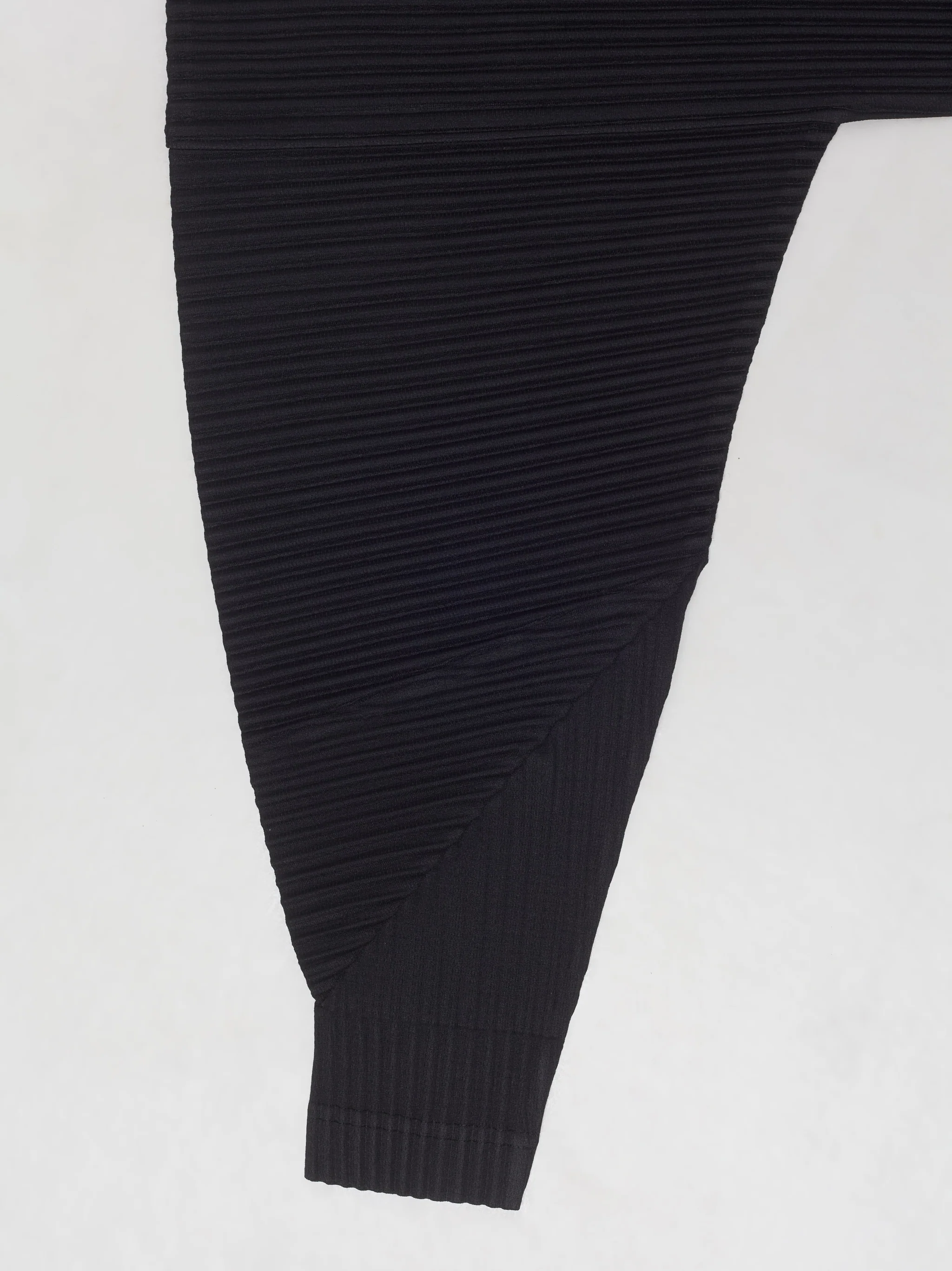 Pleated Polo Shirt in Black - Image 3