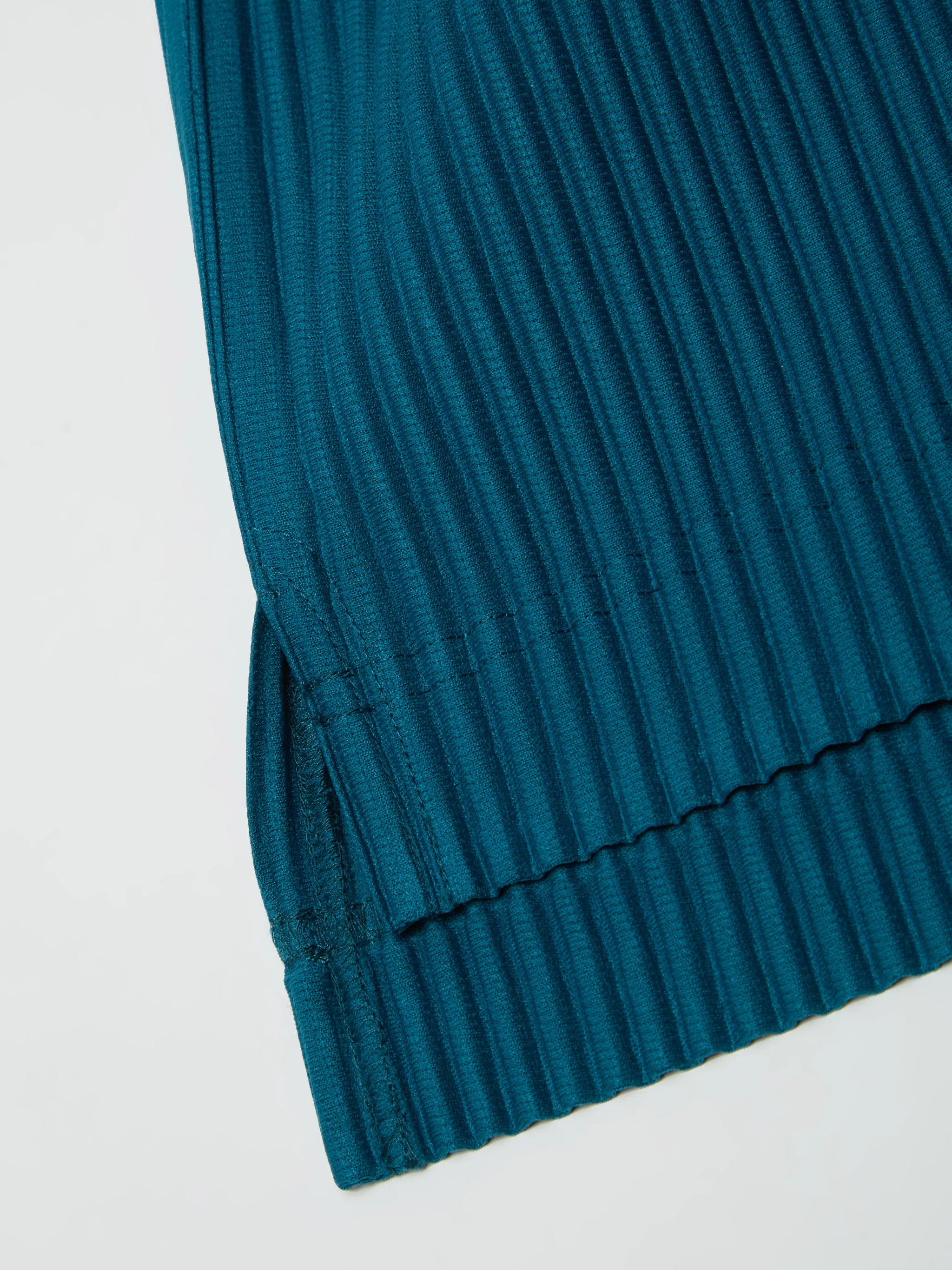 Short-Sleeved Pleated Polo Shirt in Teal Green - Image 3