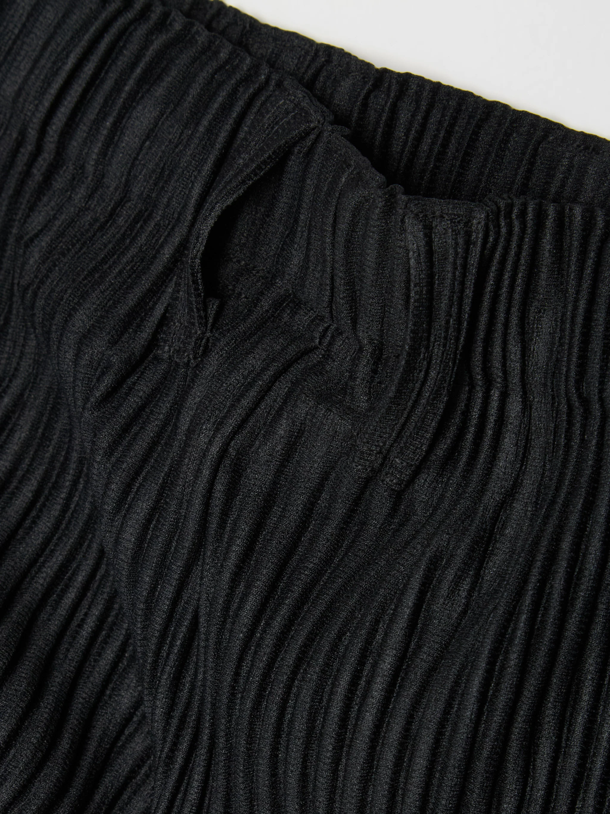 Pleated Slim Fit Pants in Black - Image 3