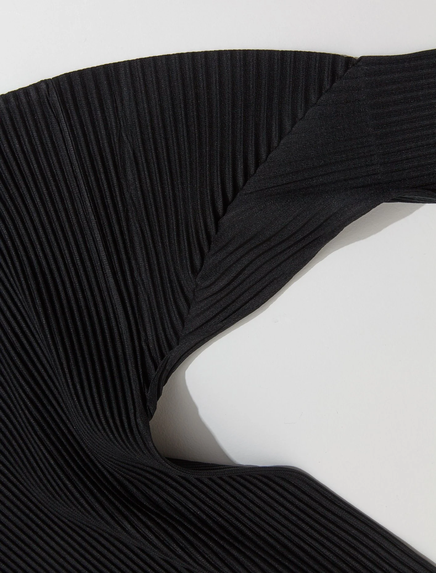 Pleated Sweatshirt in Black - Image 3