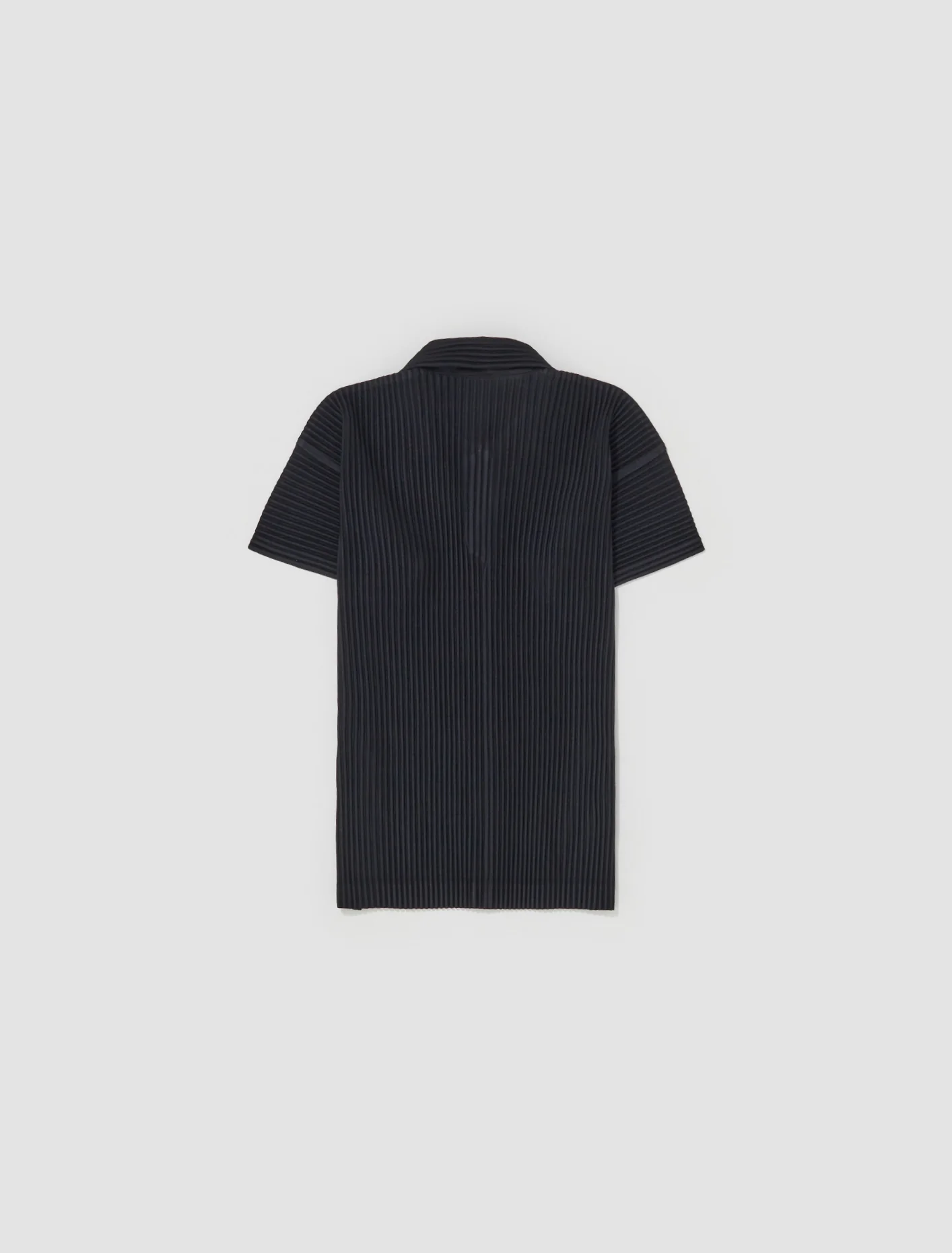 Short-Sleeved Pleated Polo Shirt in Black - Image 8