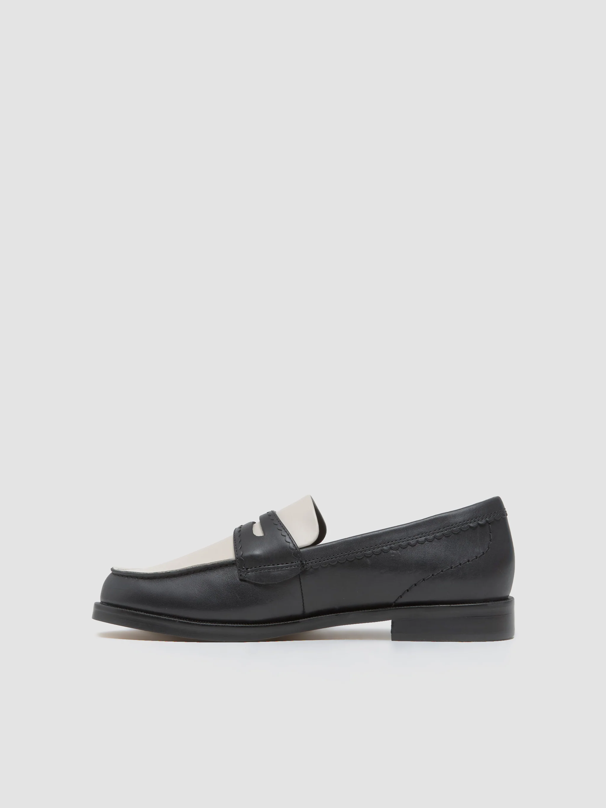 Straven Edge Loafers in Black Combination Leather - Image 6