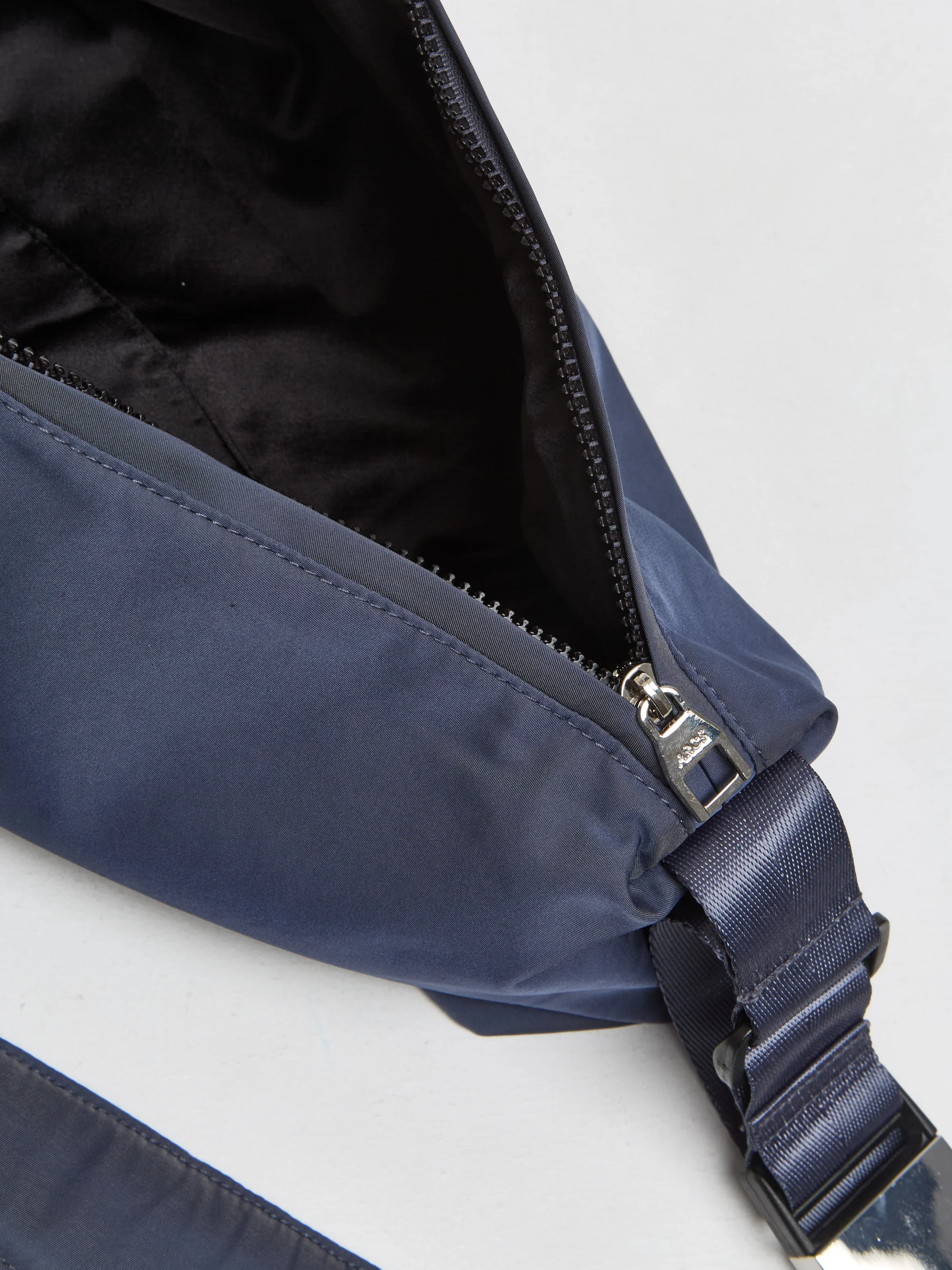 Touch Bag in Depth - Image 5