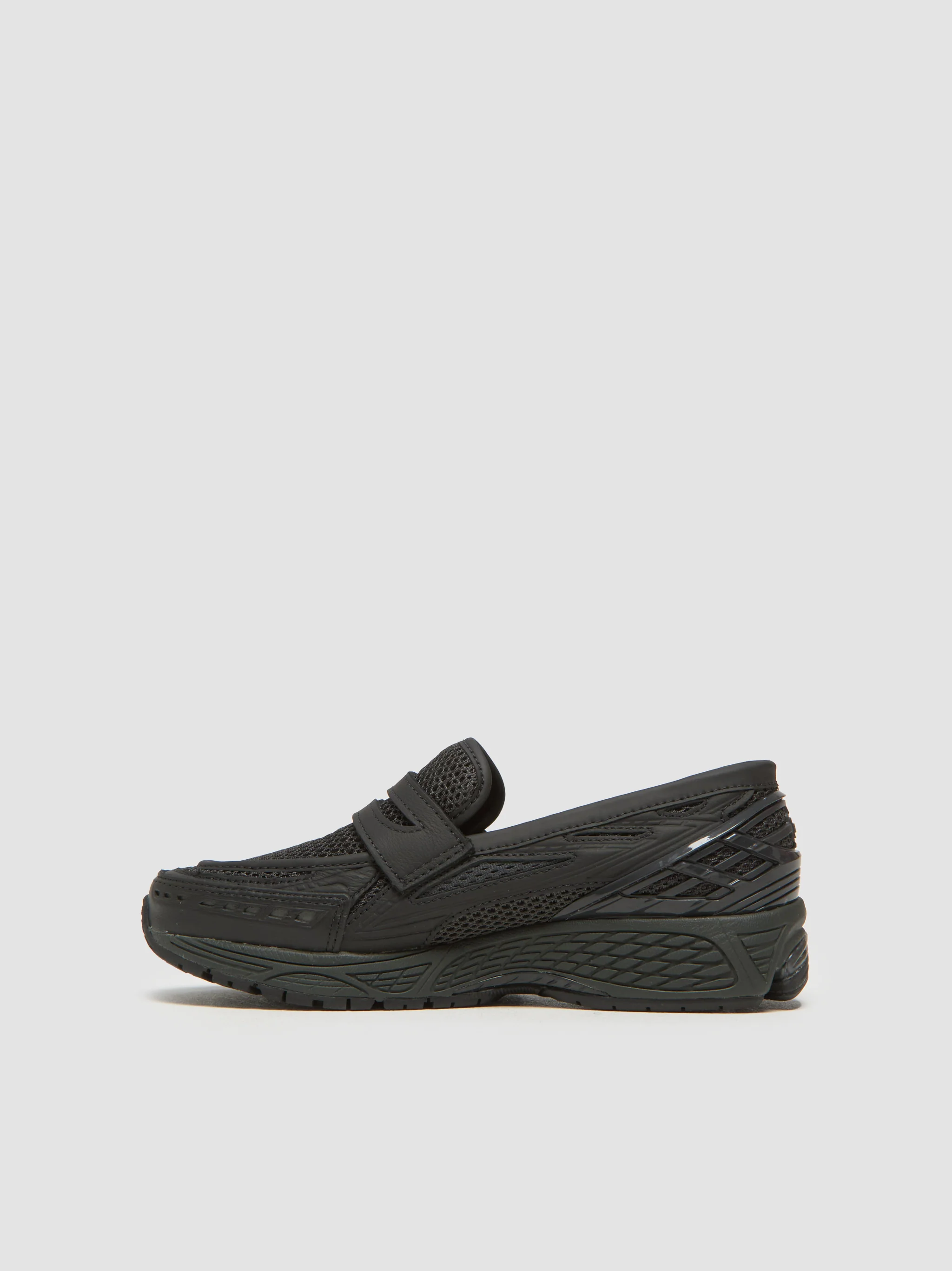 U1906 Loafers in Black - Image 6