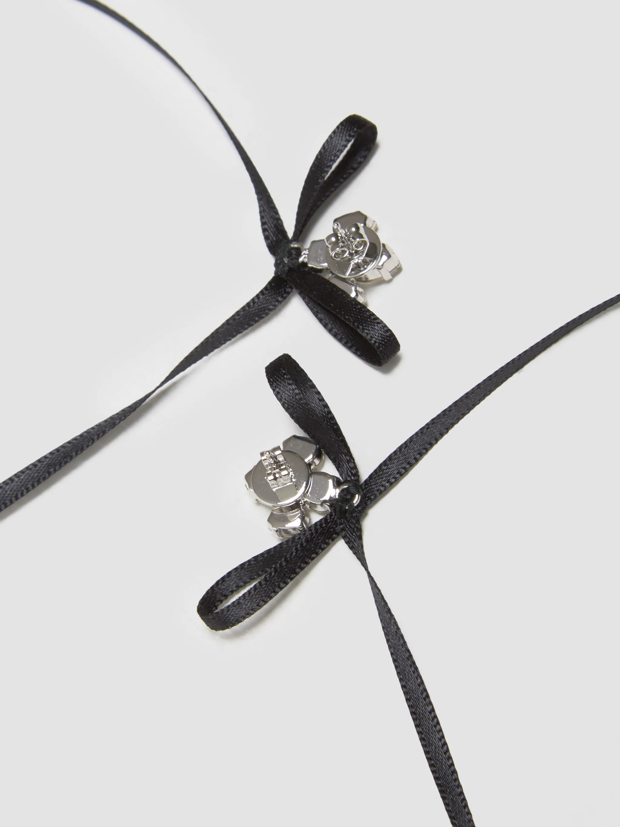 Victorian Bow Ribbon Stud Earrings in Crystal & Black - Image 3