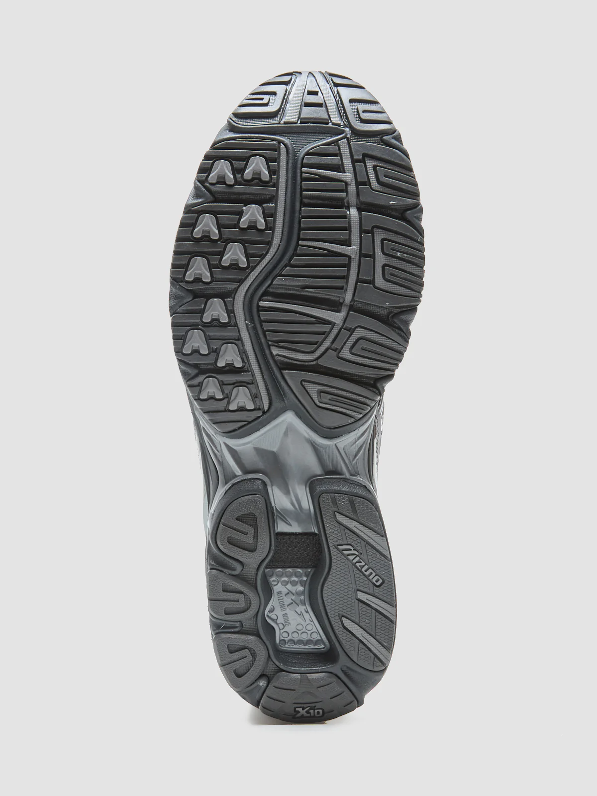 Wave Rider 10 Sneaker in Black Sand & Metallic Gray - Image 6