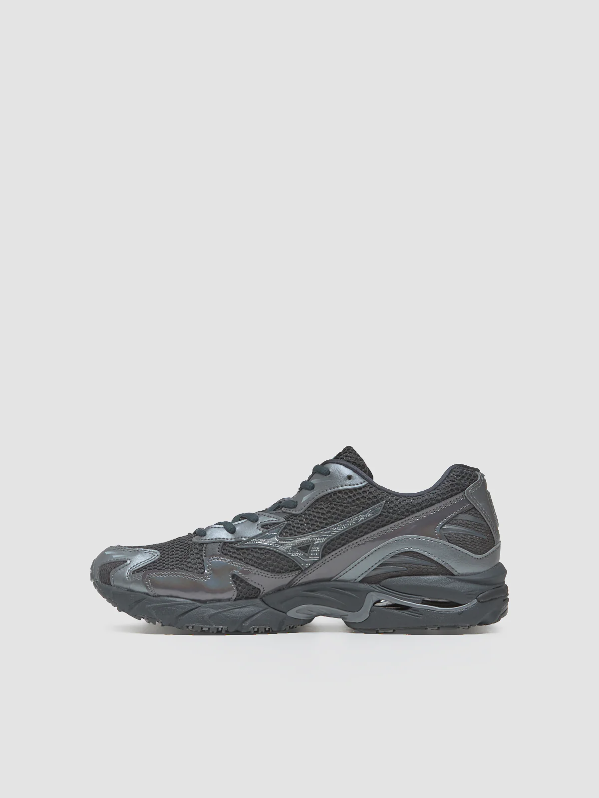 Wave Rider 10 Sneaker in Black Sand & Metallic Gray - Image 7