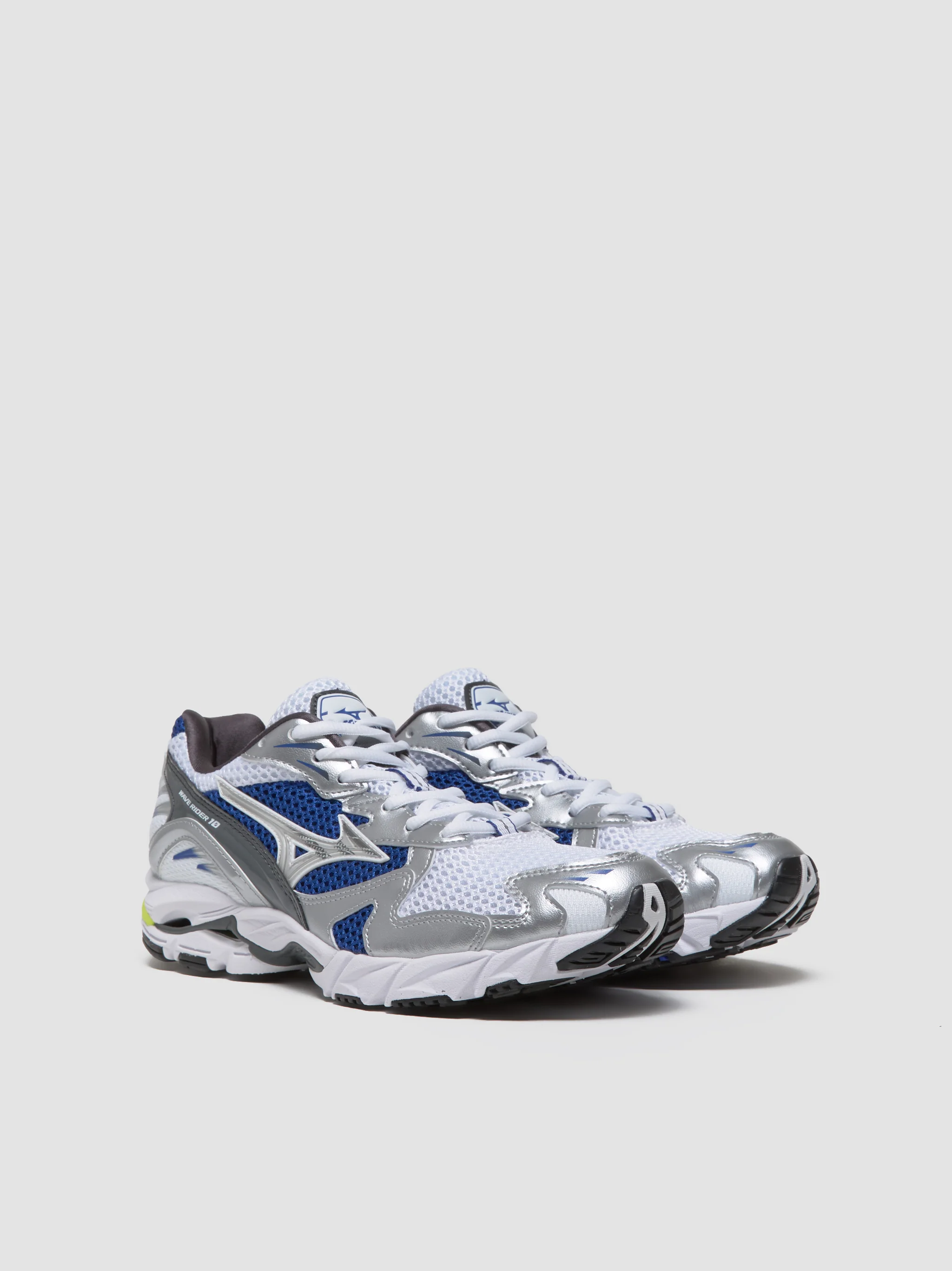 Wave Rider 10 Sneaker in White & Silver - Image 3
