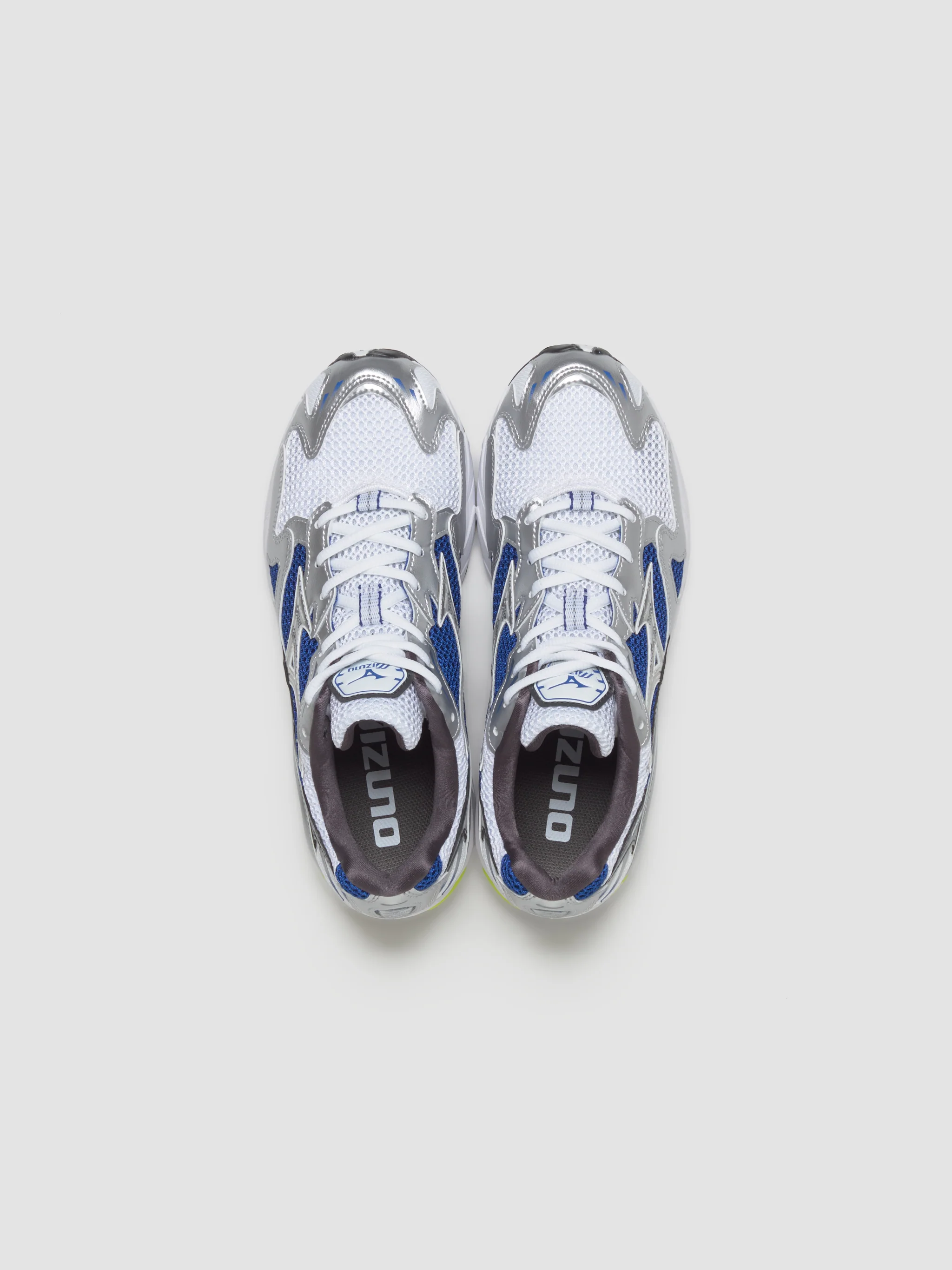 Wave Rider 10 Sneaker in White & Silver - Image 4