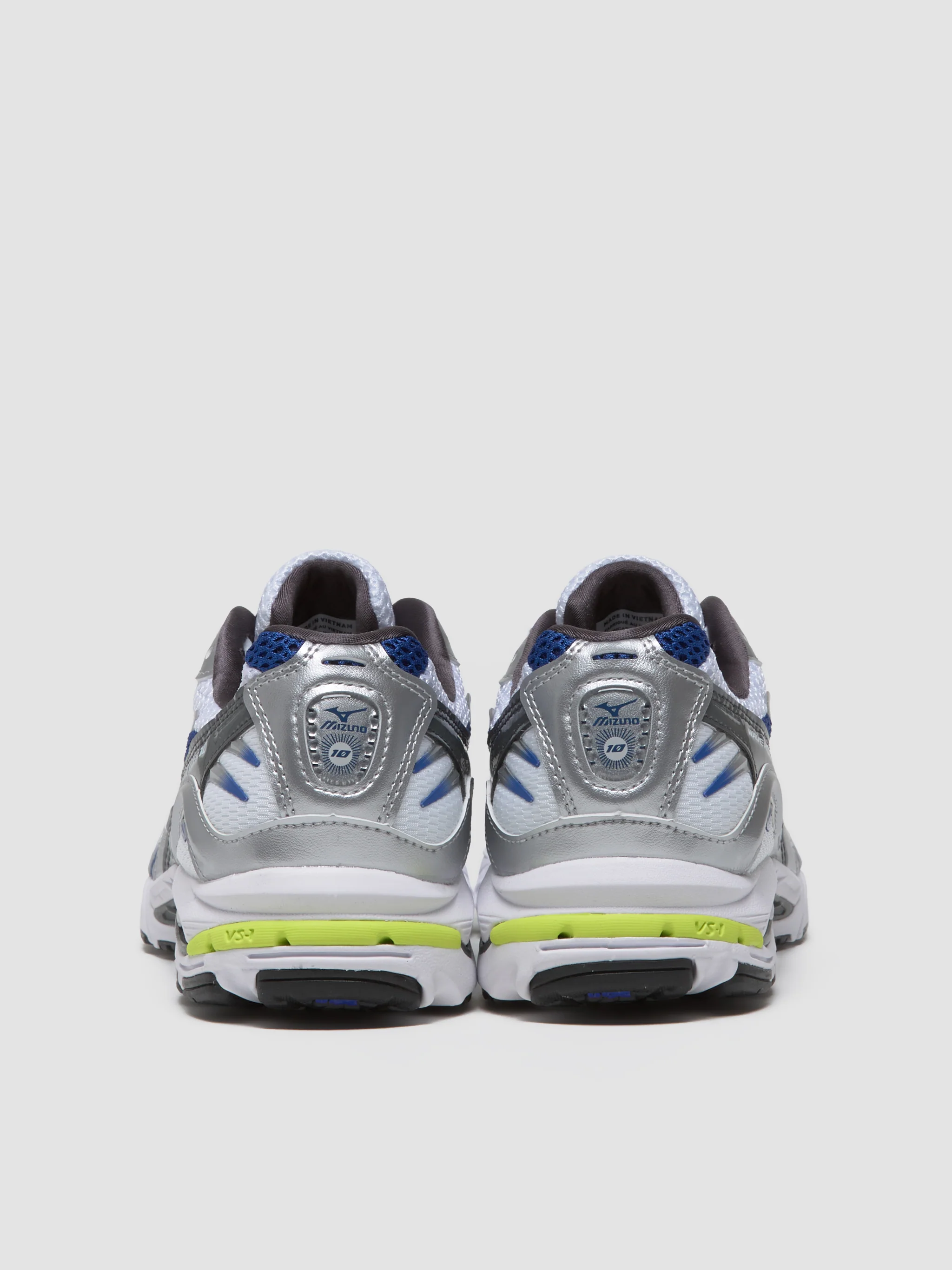 Wave Rider 10 Sneaker in White & Silver - Image 5