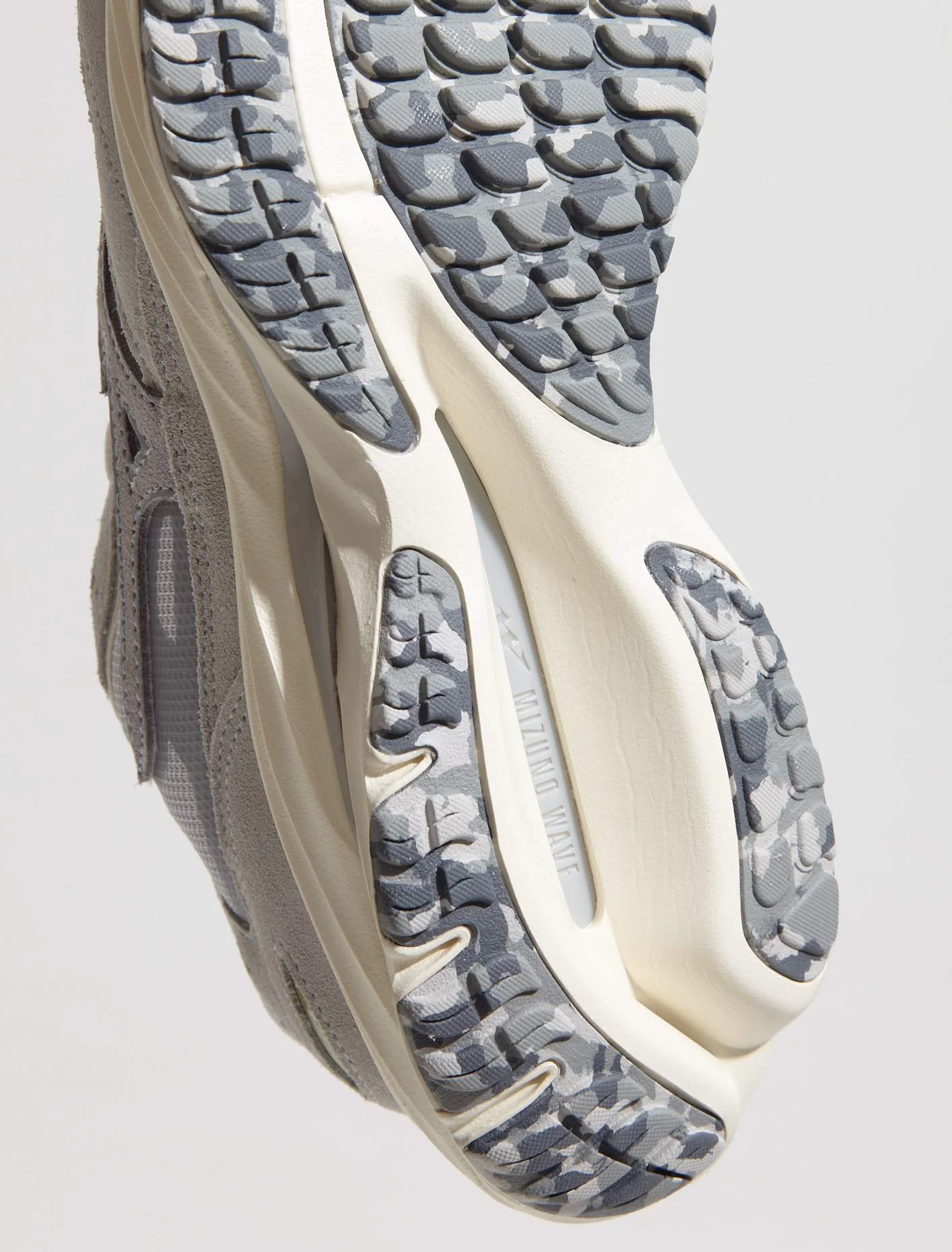 Wave Rider Beta Sneaker in Nimbus Cloud - Image 5