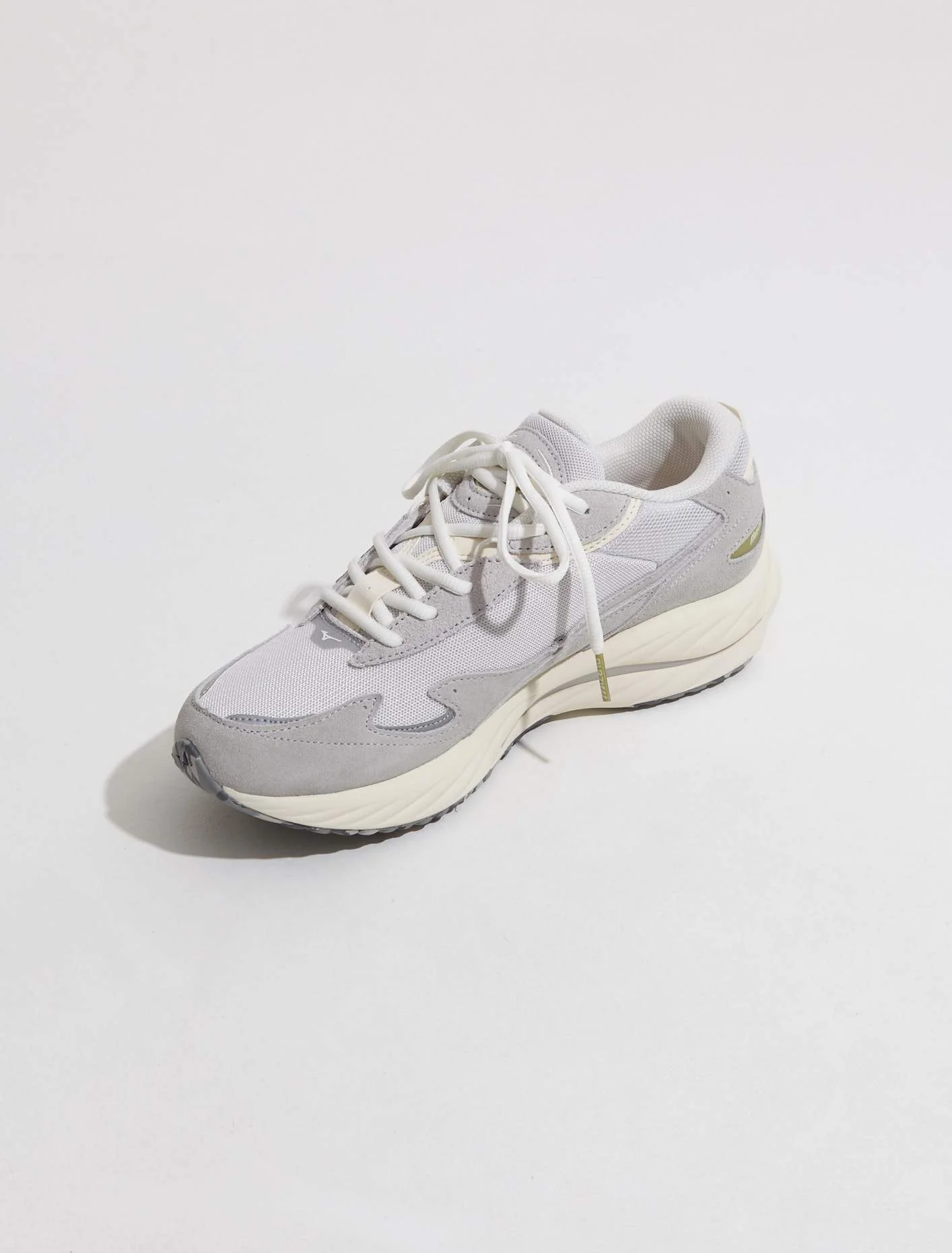 Wave Rider Beta Sneaker in Nimbus Cloud - Image 6