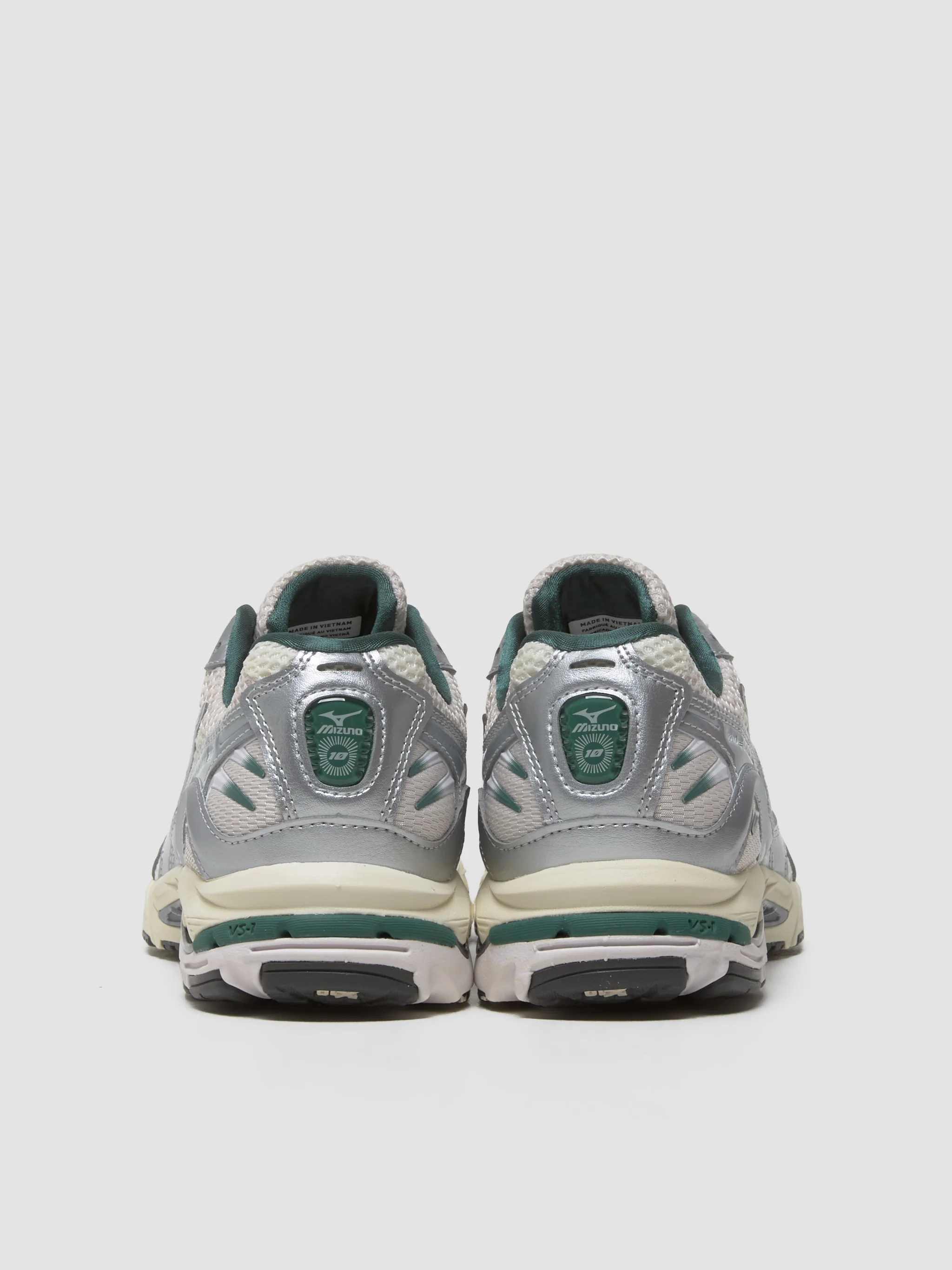 Wave Rider 10 Sneaker in Snow White & Bistro Green - Image 4