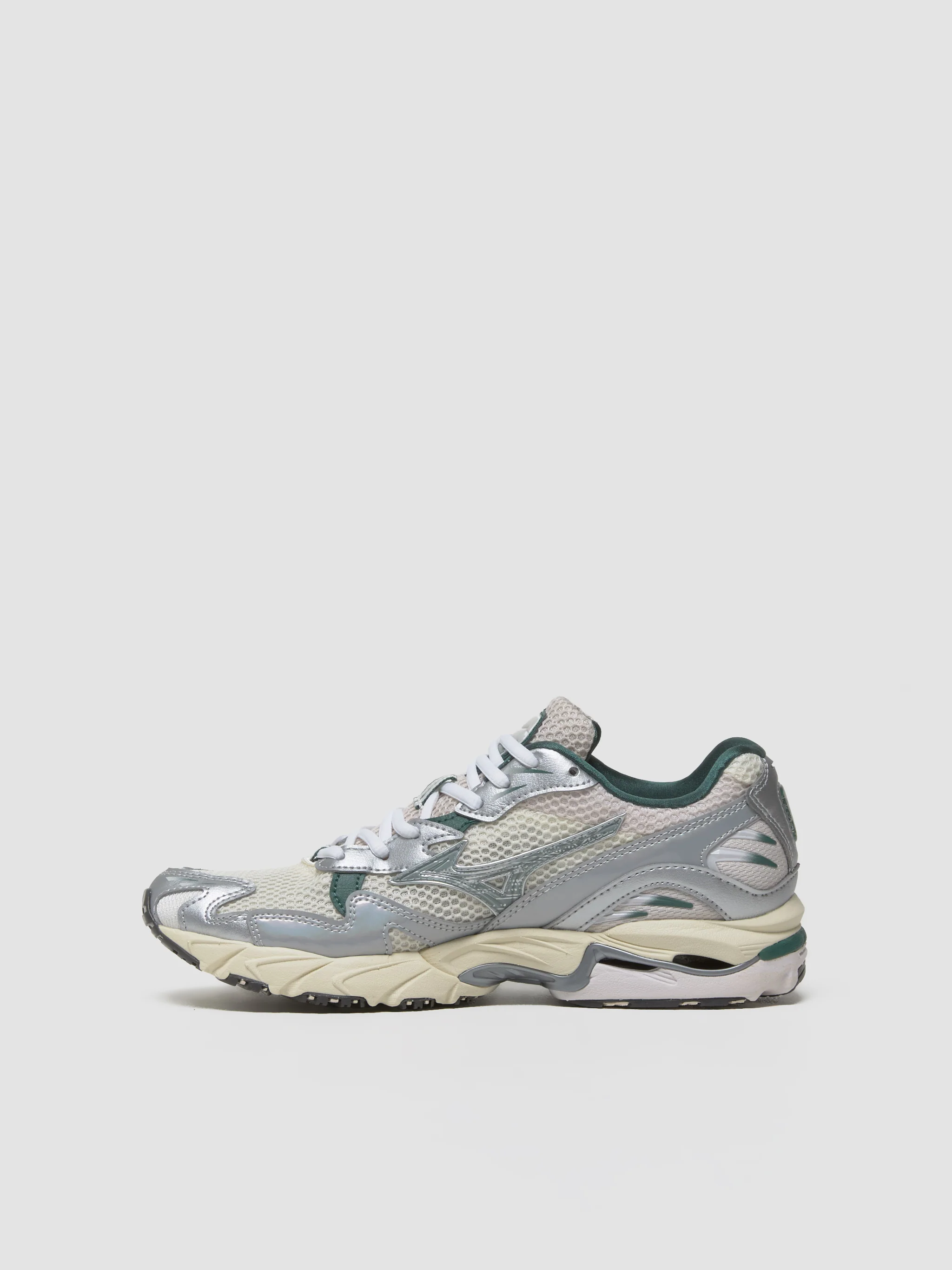 Wave Rider 10 Sneaker in Snow White & Bistro Green - Image 6