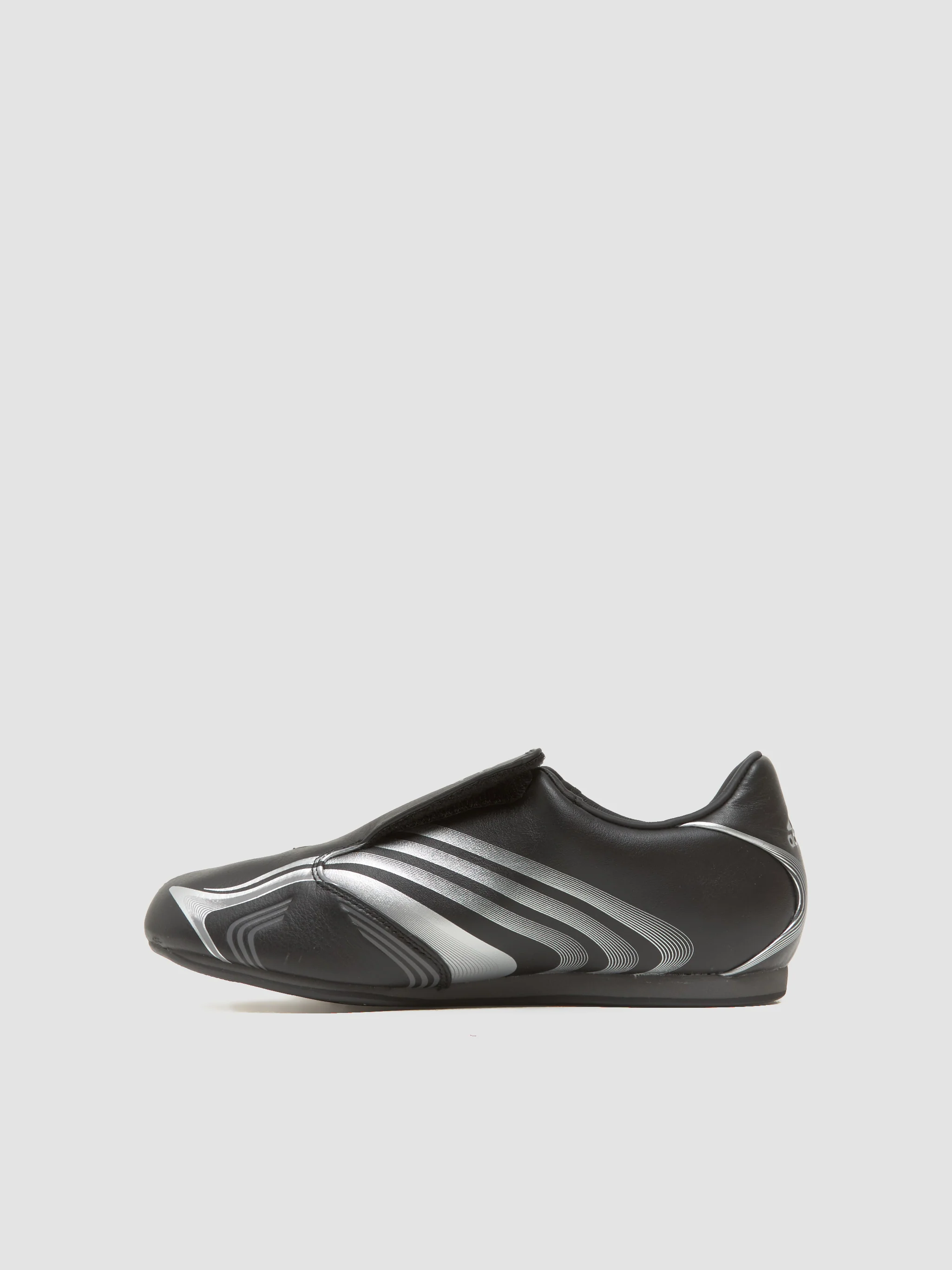 WMNS Taekwondo F50 Sneaker in Black & Silver Metallic - Image 6
