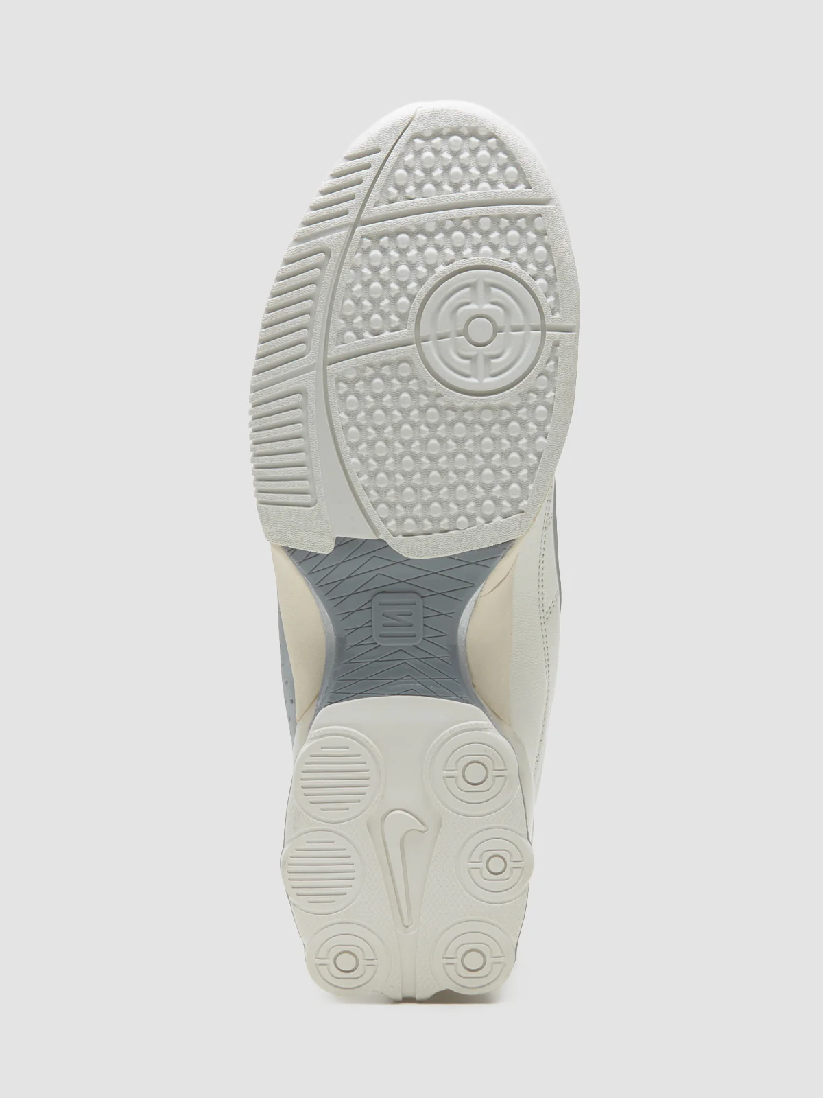 WMNS Total 90 Shox Magia Sneaker in Sail & Metallic Silver - Image 5