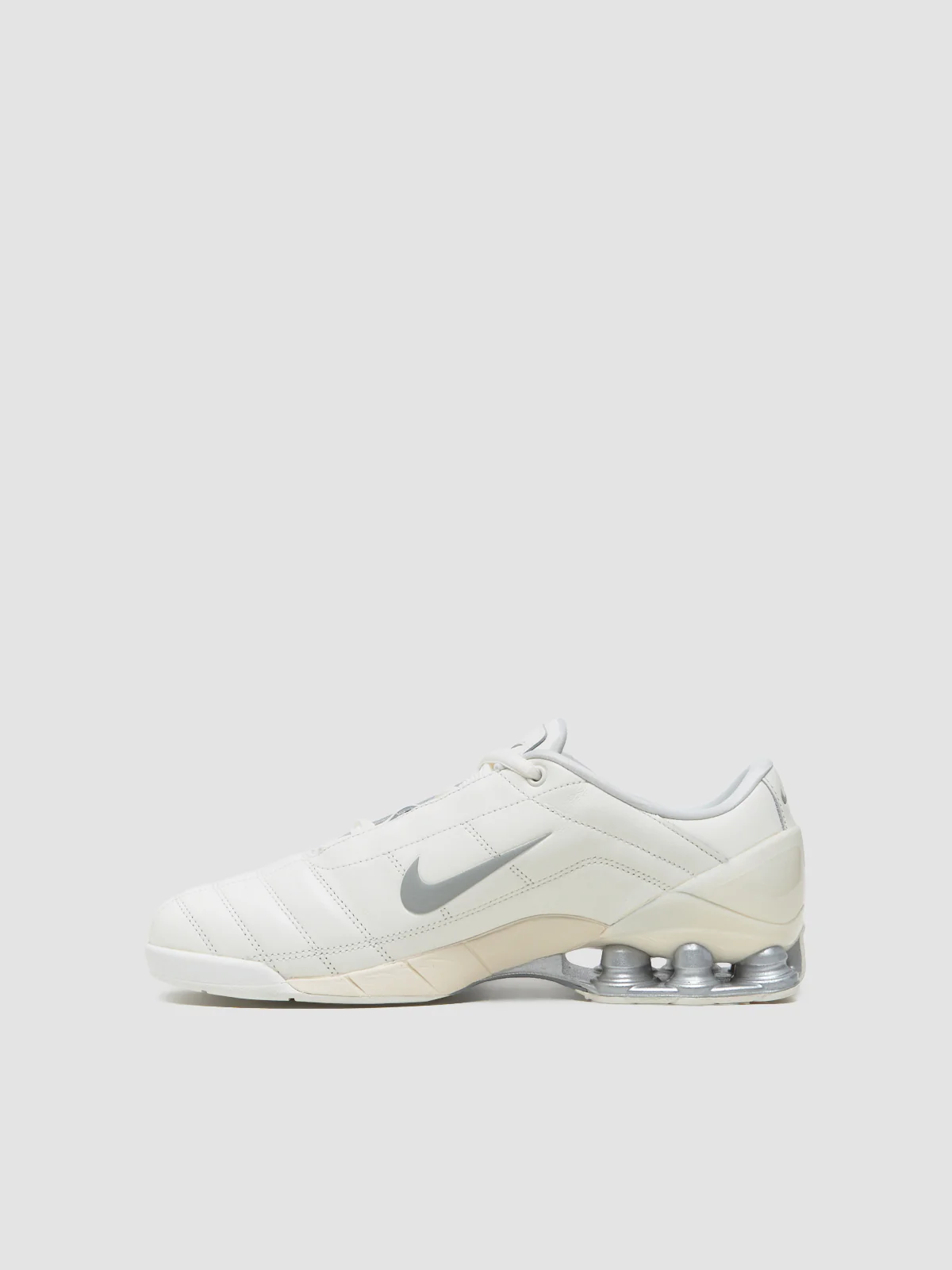 WMNS Total 90 Shox Magia Sneaker in Sail & Metallic Silver - Image 6