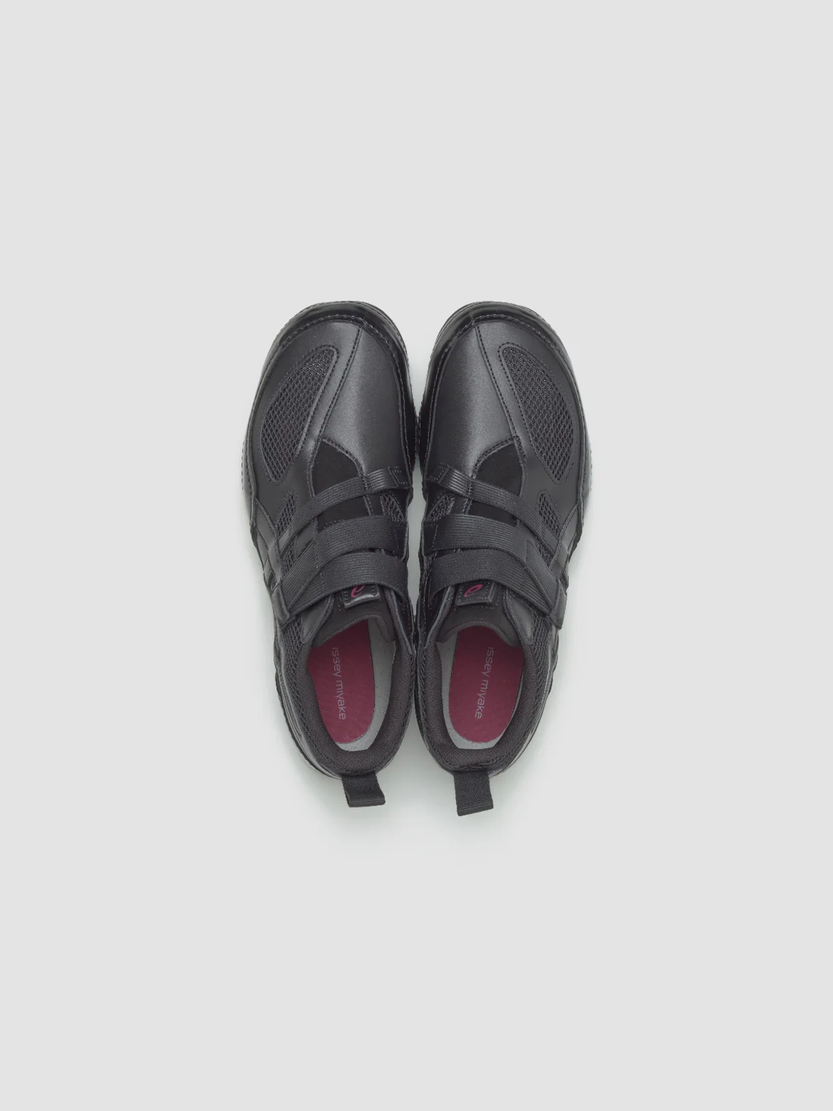 x Issey Miyake HYPER TAPING Sneaker in Black - Image 3
