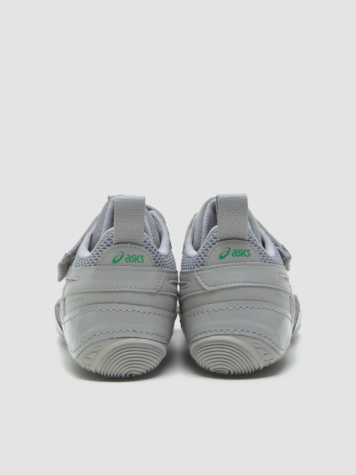 x Issey Miyake HYPER TAPING Sneaker in Grey - Image 4